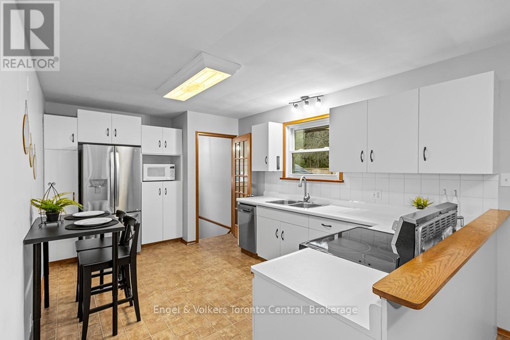 596 6th Avenue W, Owen Sound, Ontario  N4K 5E7 - Photo 12 - X12171174