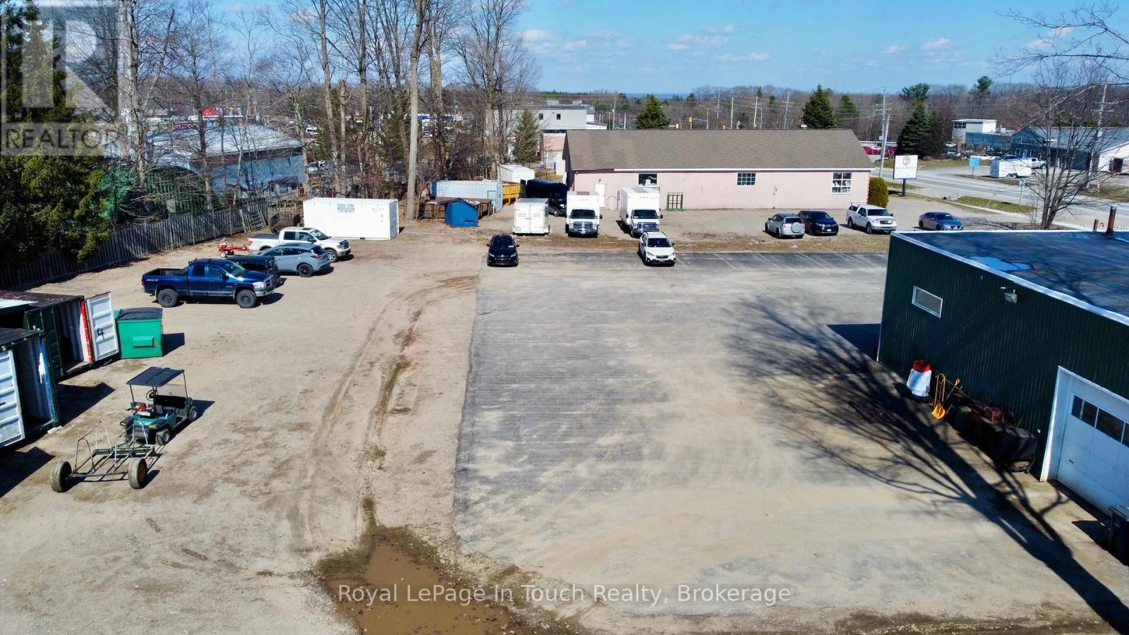 750 Balm Beach Road E, Midland, Ontario  L4R 4K4 - Photo 9 - S12171429