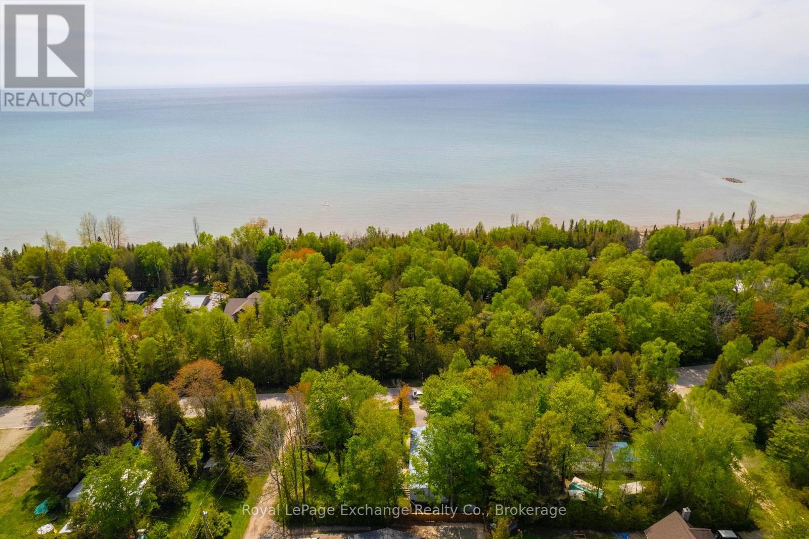 112 Huron Road, Huron-Kinloss, Ontario  N0G 2R0 - Photo 2 - X12171537