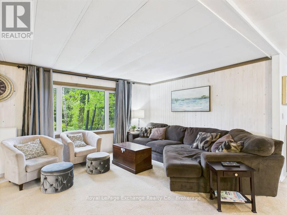112 Huron Road, Huron-Kinloss, Ontario  N0G 2R0 - Photo 6 - X12171537