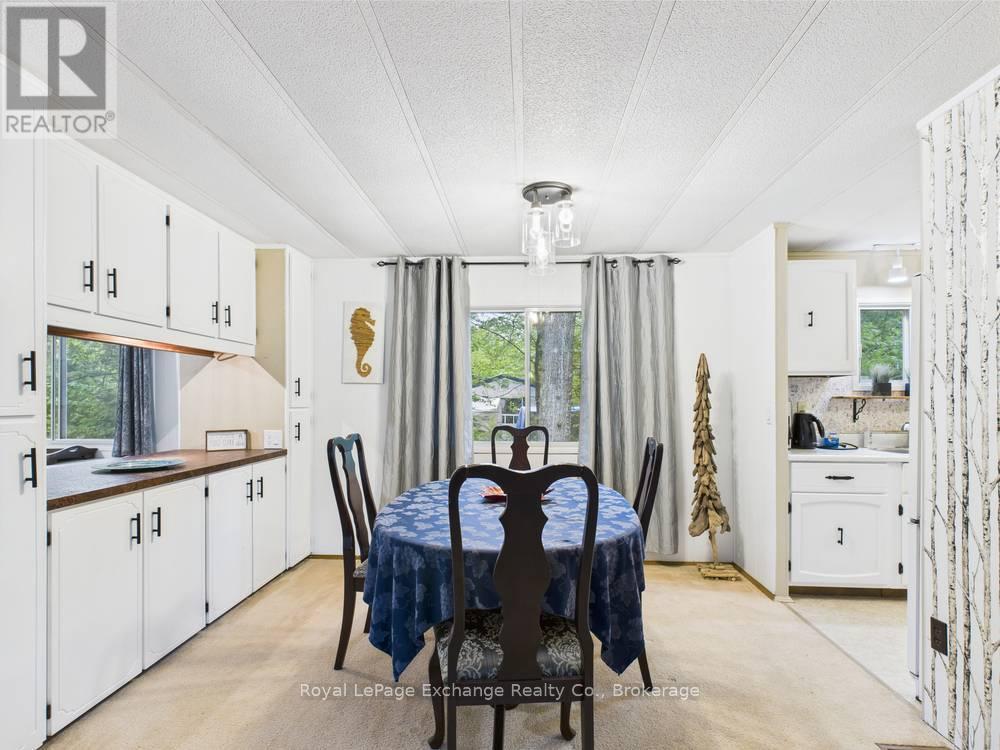 112 Huron Road, Huron-Kinloss, Ontario  N0G 2R0 - Photo 8 - X12171537