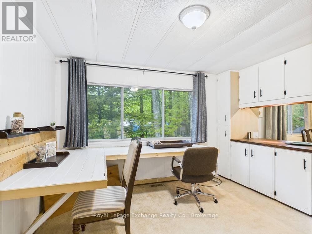 112 Huron Road, Huron-Kinloss, Ontario  N0G 2R0 - Photo 9 - X12171537