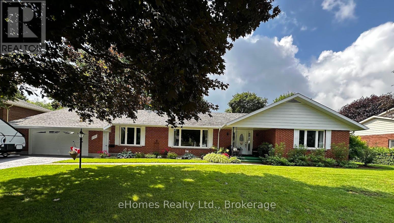 525 4th A Street W, Owen Sound, Ontario  N4K 6A4 - Photo 1 - X12171664