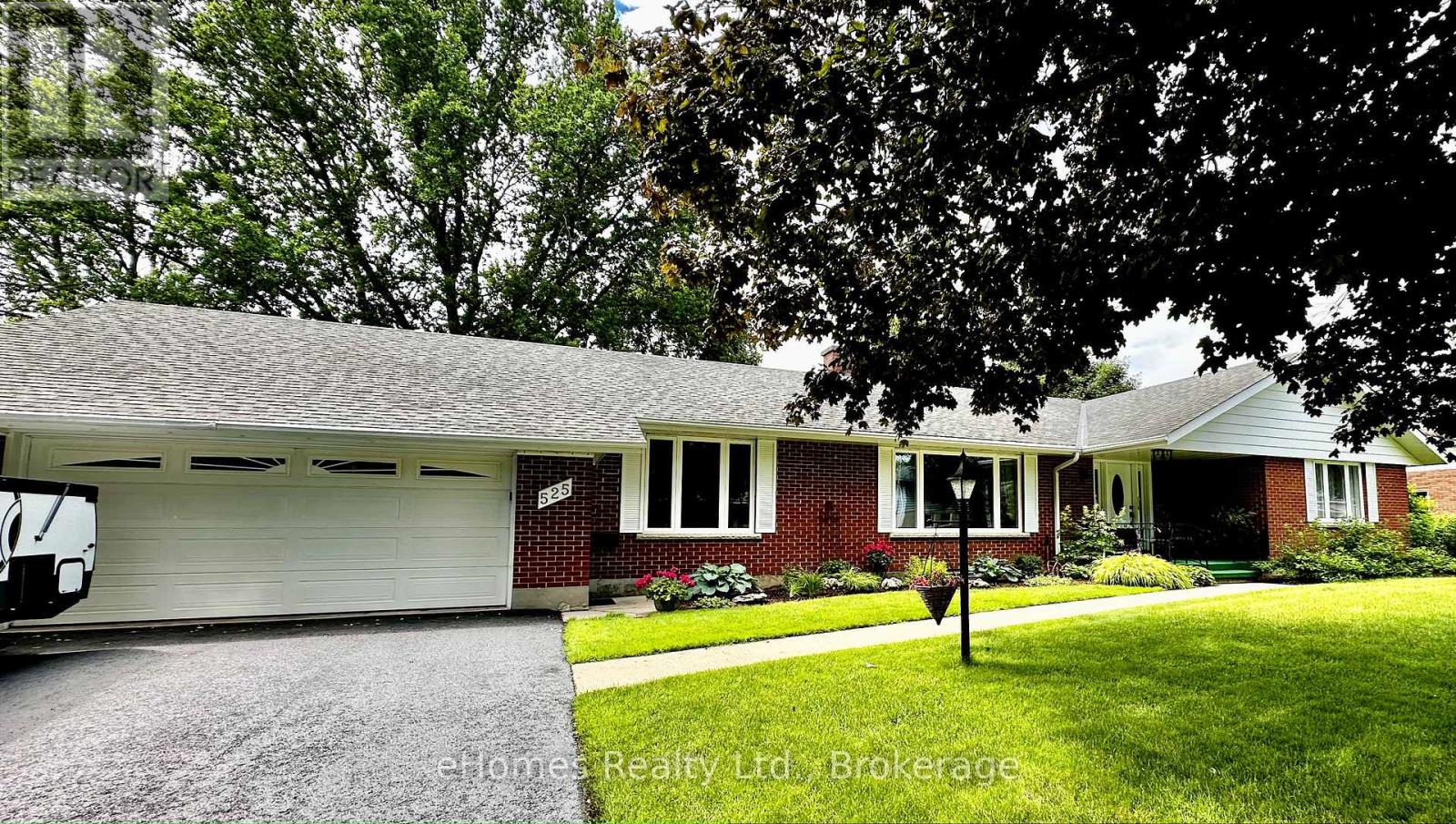 525 4th A Street W, Owen Sound, Ontario  N4K 6A4 - Photo 3 - X12171664