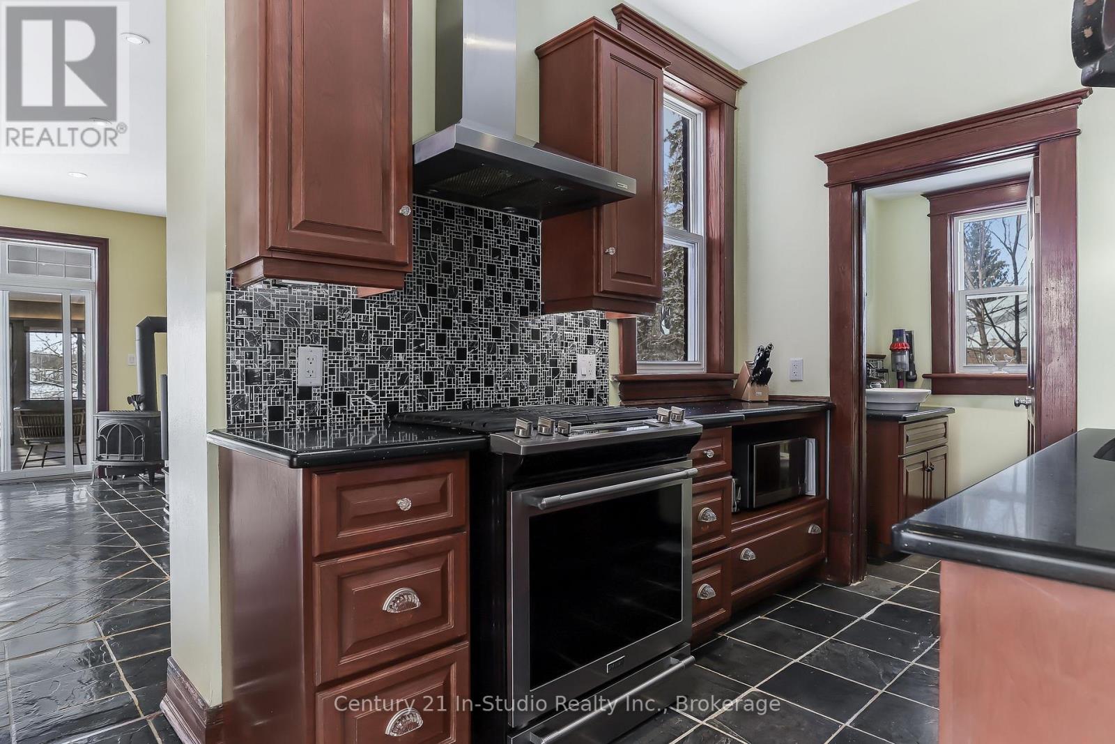 296 Garafraxa St Street, Chatsworth, Ontario  N0H 1G0 - Photo 30 - X12172159