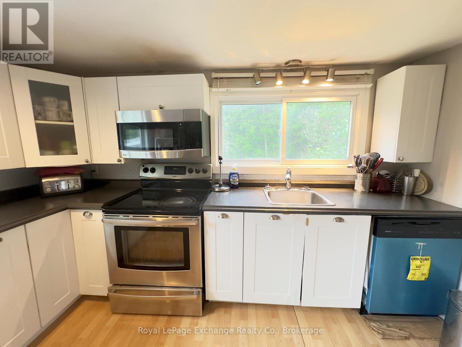 14 Victoria Street, Kincardine, Ontario  N0G 2T0 - Photo 10 - X12172161