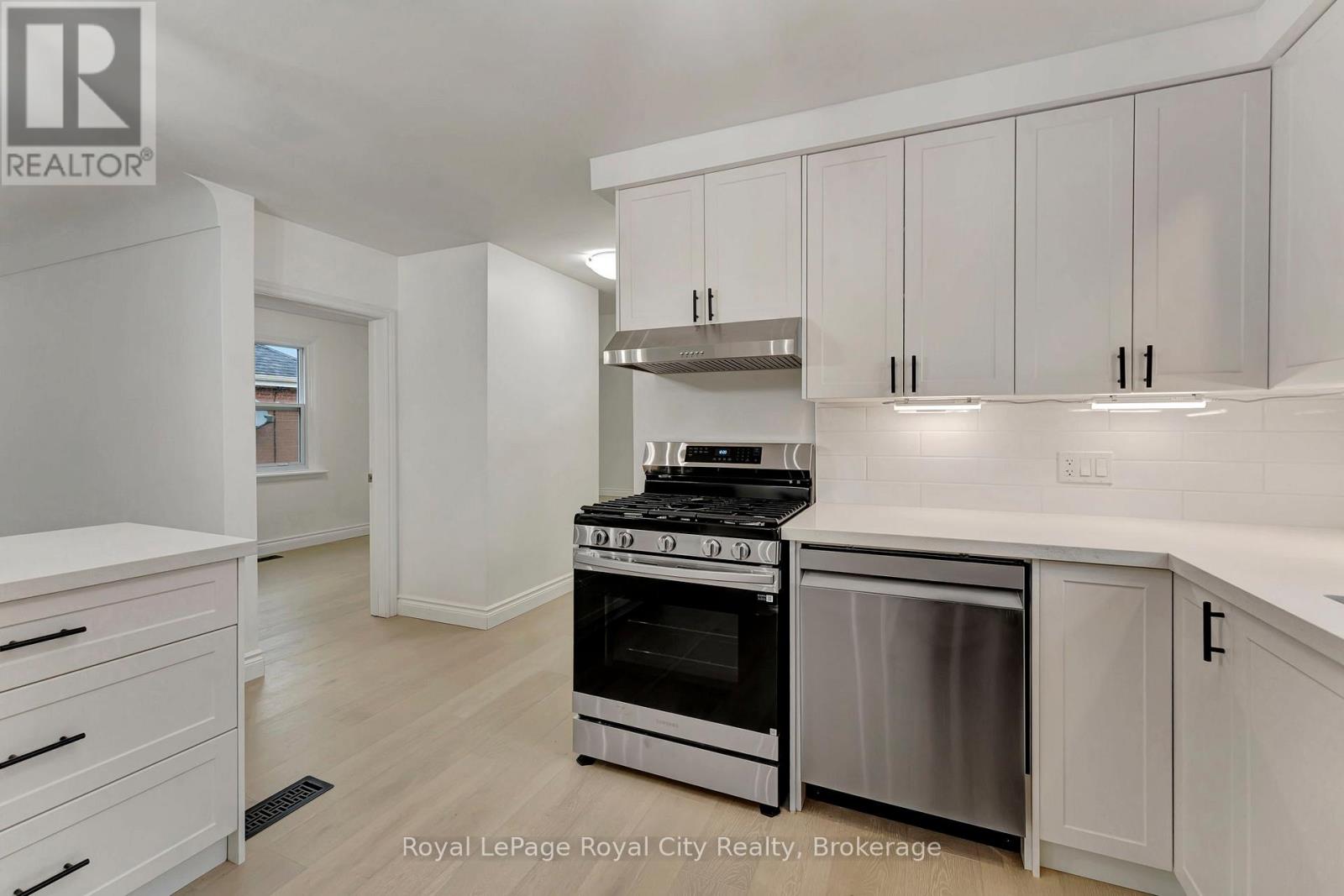 379 East 27th Street, Hamilton, Ontario  L8V 3H1 - Photo 16 - X12172974