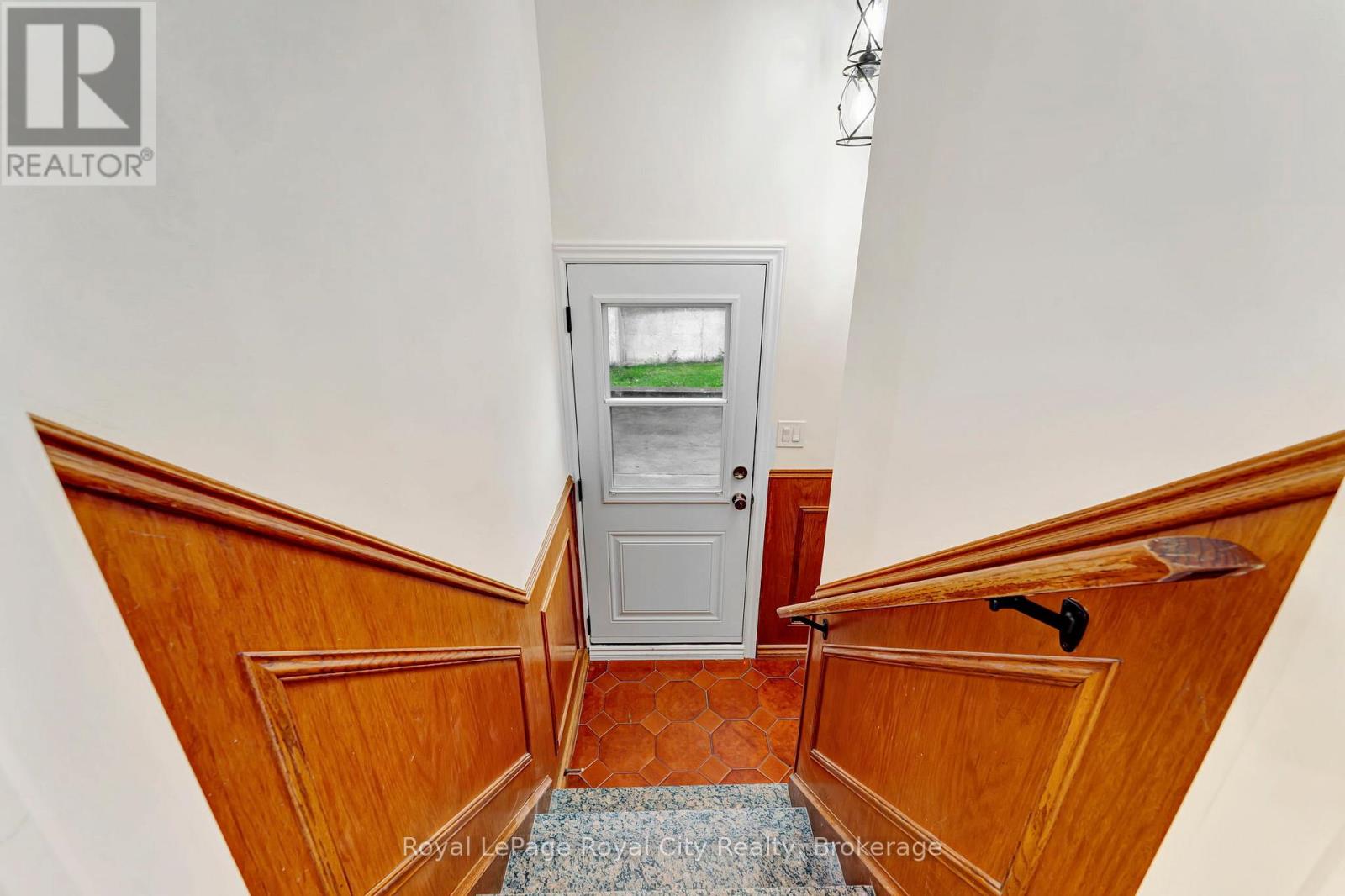 379 East 27th Street, Hamilton, Ontario  L8V 3H1 - Photo 22 - X12172974