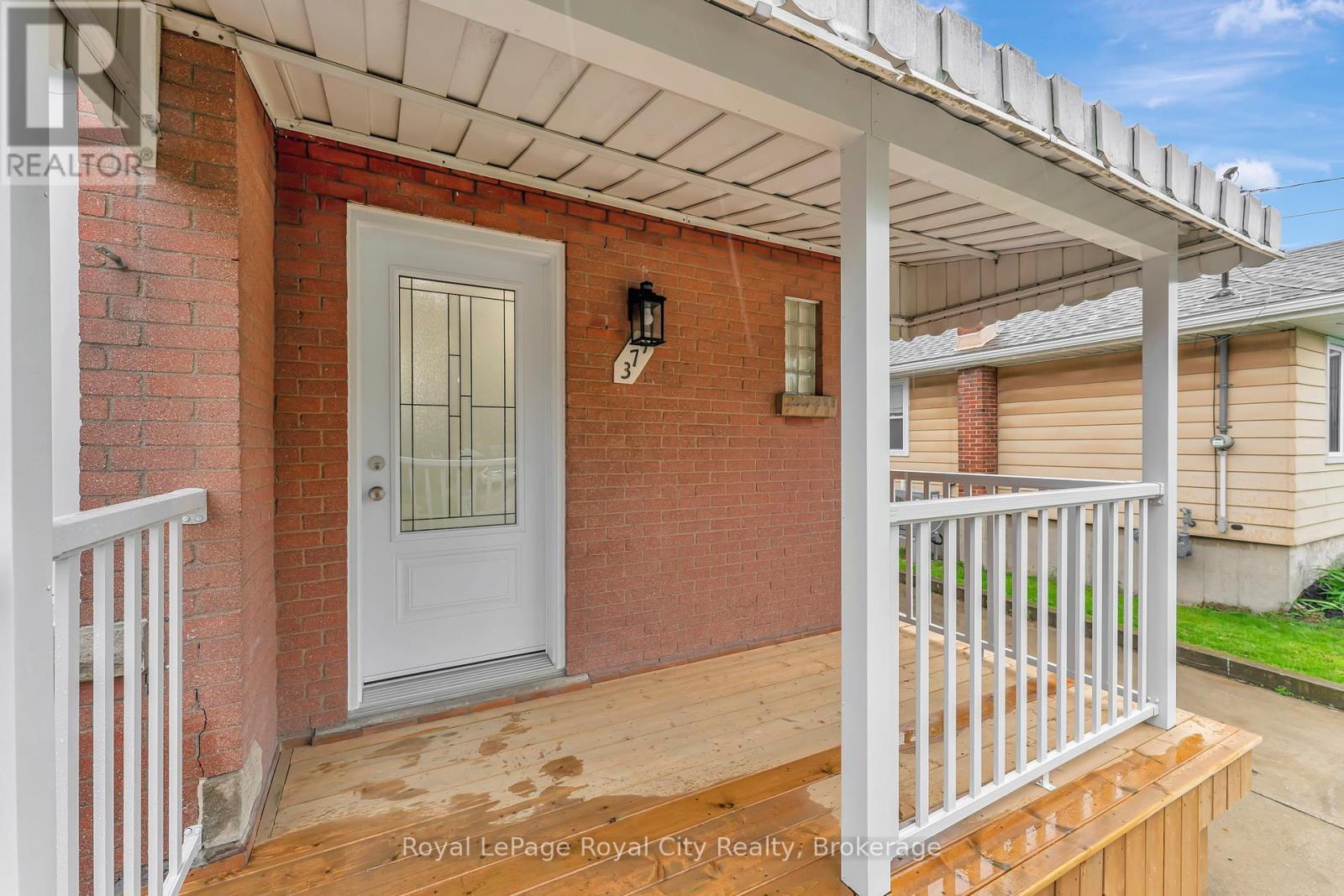 379 East 27th Street, Hamilton, Ontario  L8V 3H1 - Photo 4 - X12172974
