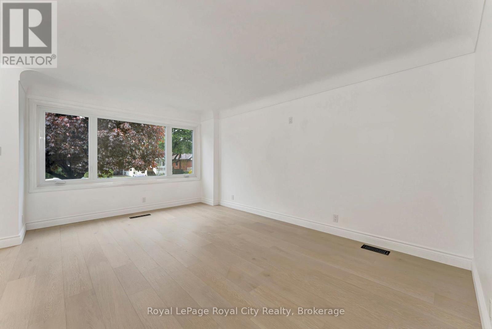 379 East 27th Street, Hamilton, Ontario  L8V 3H1 - Photo 8 - X12172974