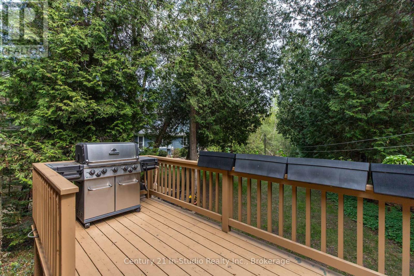 24 Miramichi Bay Road, Saugeen Shores, Ontario  N0H 2C6 - Photo 11 - X12173048