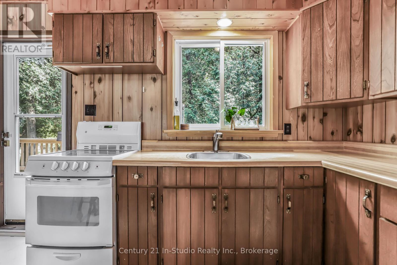 24 Miramichi Bay Road, Saugeen Shores, Ontario  N0H 2C6 - Photo 13 - X12173048