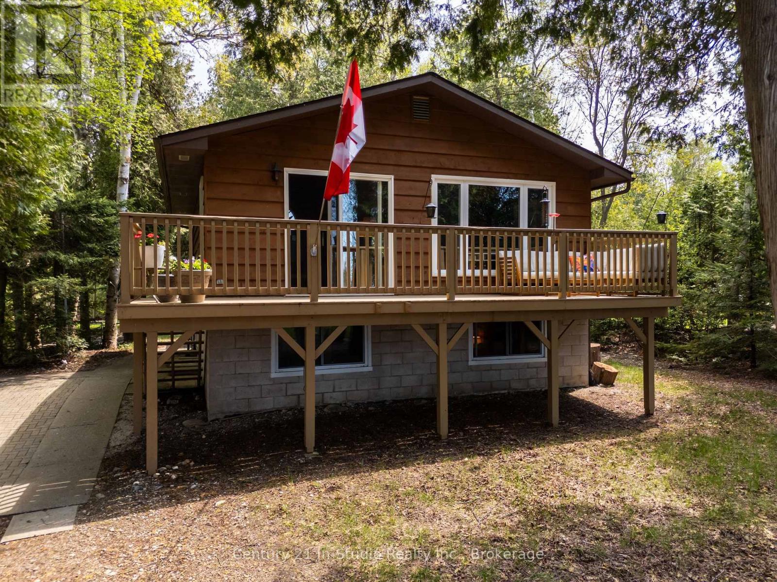 24 Miramichi Bay Road, Saugeen Shores, Ontario  N0H 2C6 - Photo 3 - X12173048