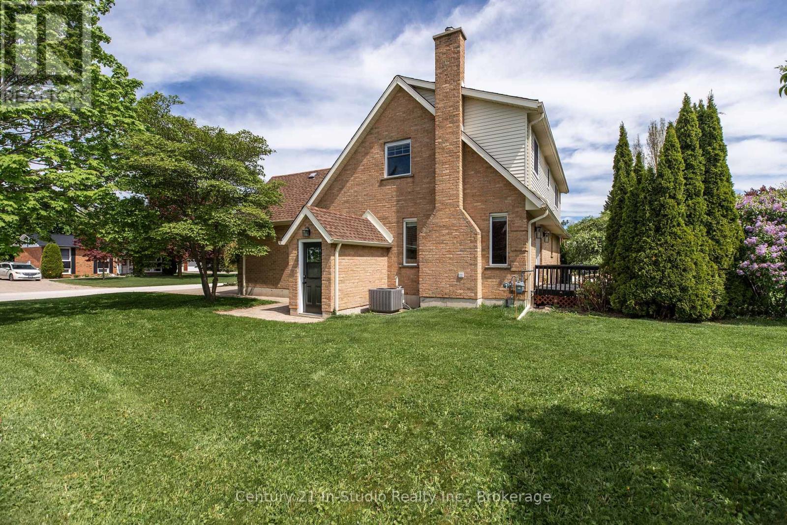 20 Smith Street, Kincardine, Ontario  N0G 2T0 - Photo 2 - X12173054