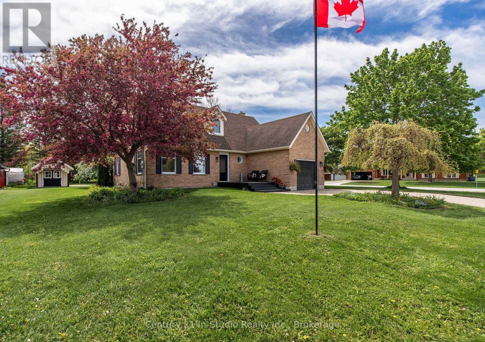 20 Smith Street, Kincardine, Ontario  N0G 2T0 - Photo 3 - X12173054