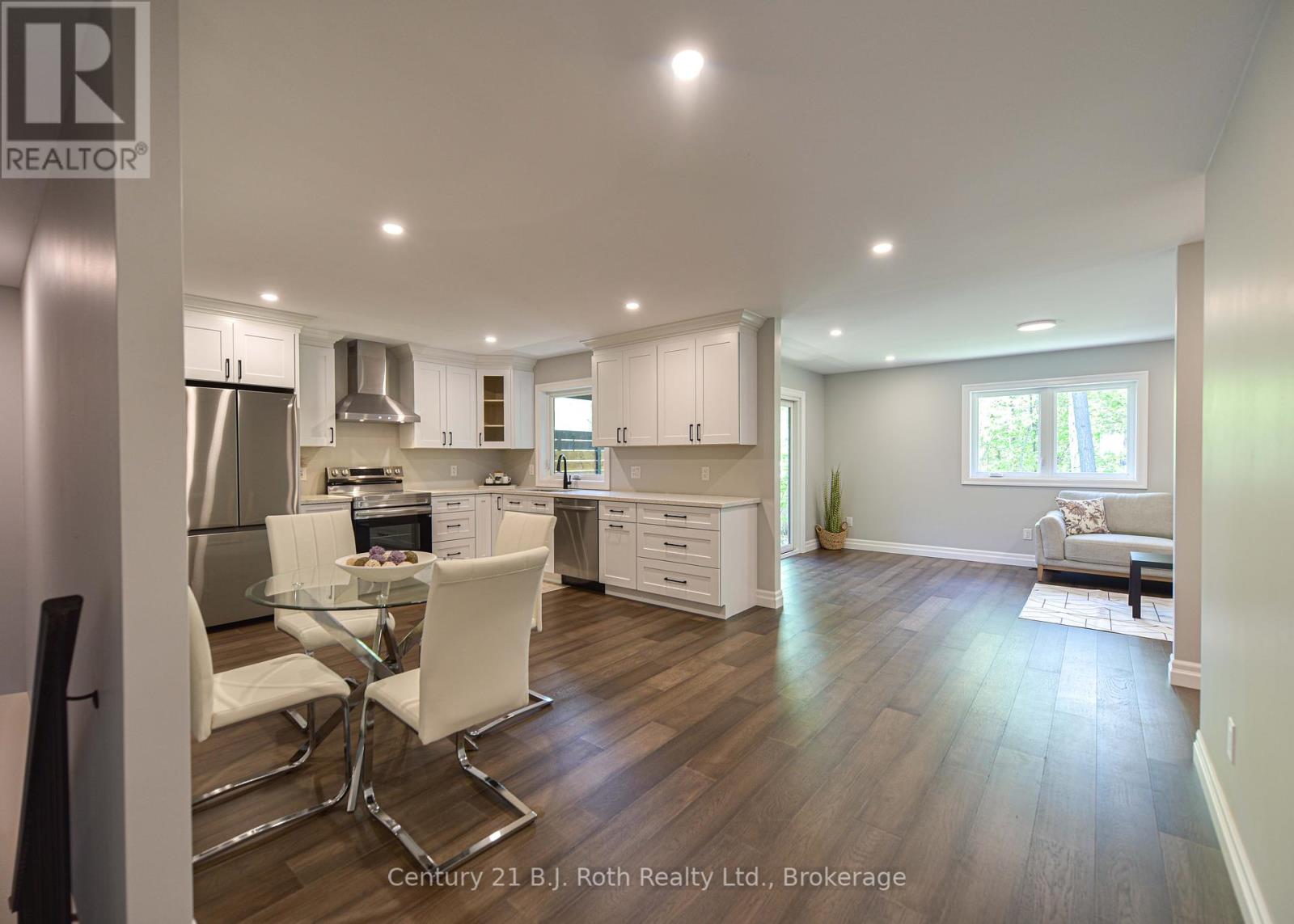 3324 Bramshott Avenue, Severn, Ontario  L3V 0V9 - Photo 12 - S12173854