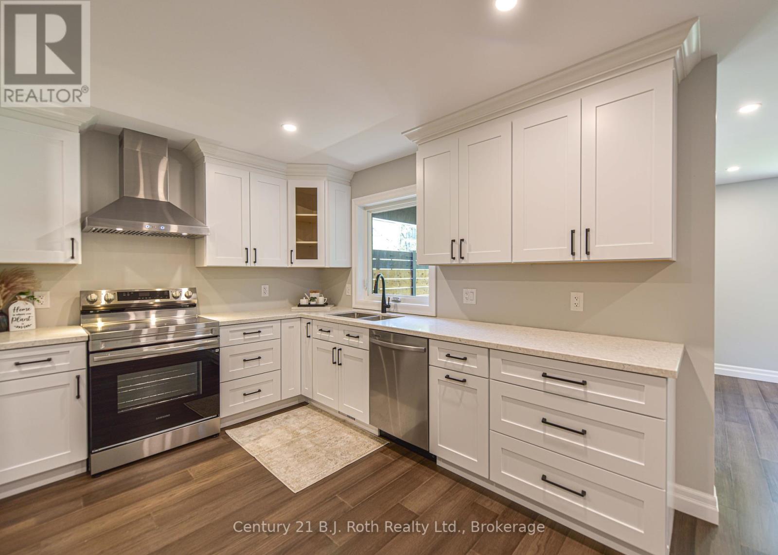 3324 Bramshott Avenue, Severn, Ontario  L3V 0V9 - Photo 14 - S12173854