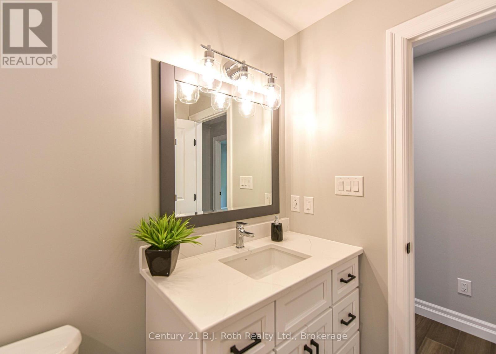 3324 Bramshott Avenue, Severn, Ontario  L3V 0V9 - Photo 22 - S12173854