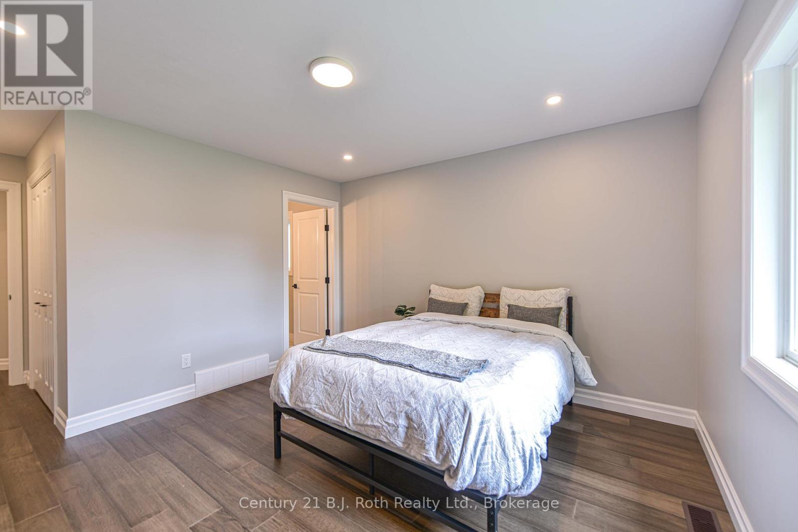 3324 Bramshott Avenue, Severn, Ontario  L3V 0V9 - Photo 30 - S12173854