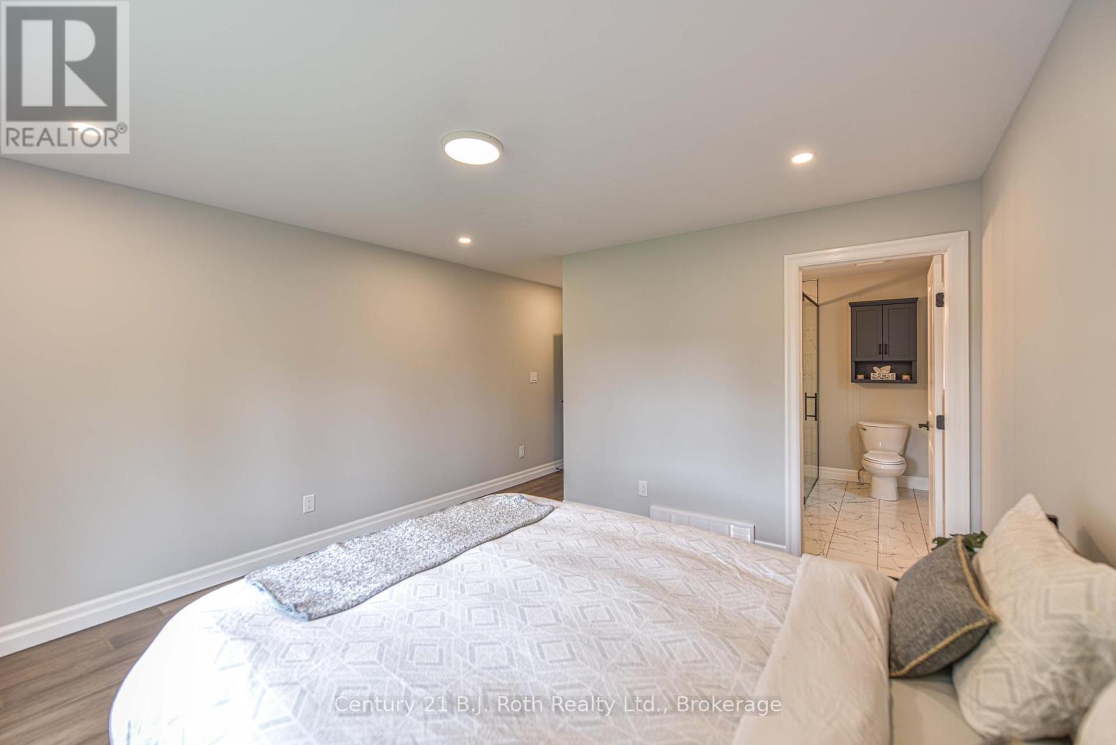 3324 Bramshott Avenue, Severn, Ontario  L3V 0V9 - Photo 31 - S12173854