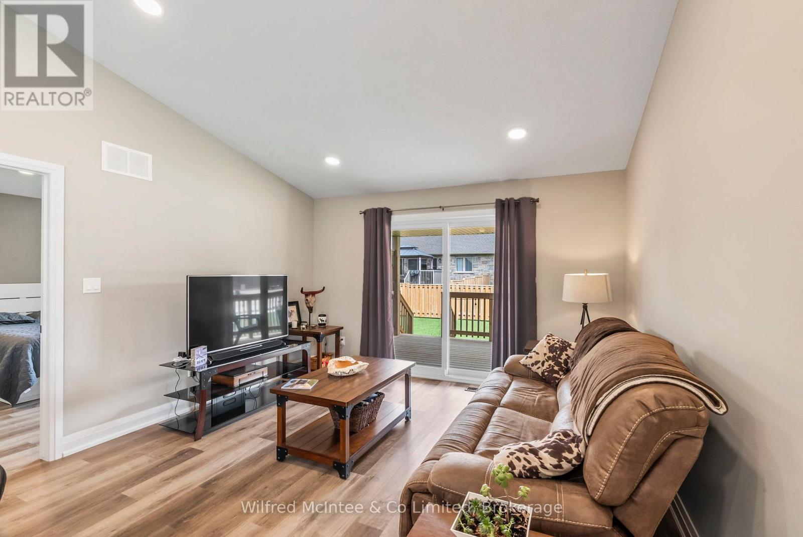 201 Eccles Avenue, West Grey, Ontario  N0G 1R0 - Photo 17 - X12173997