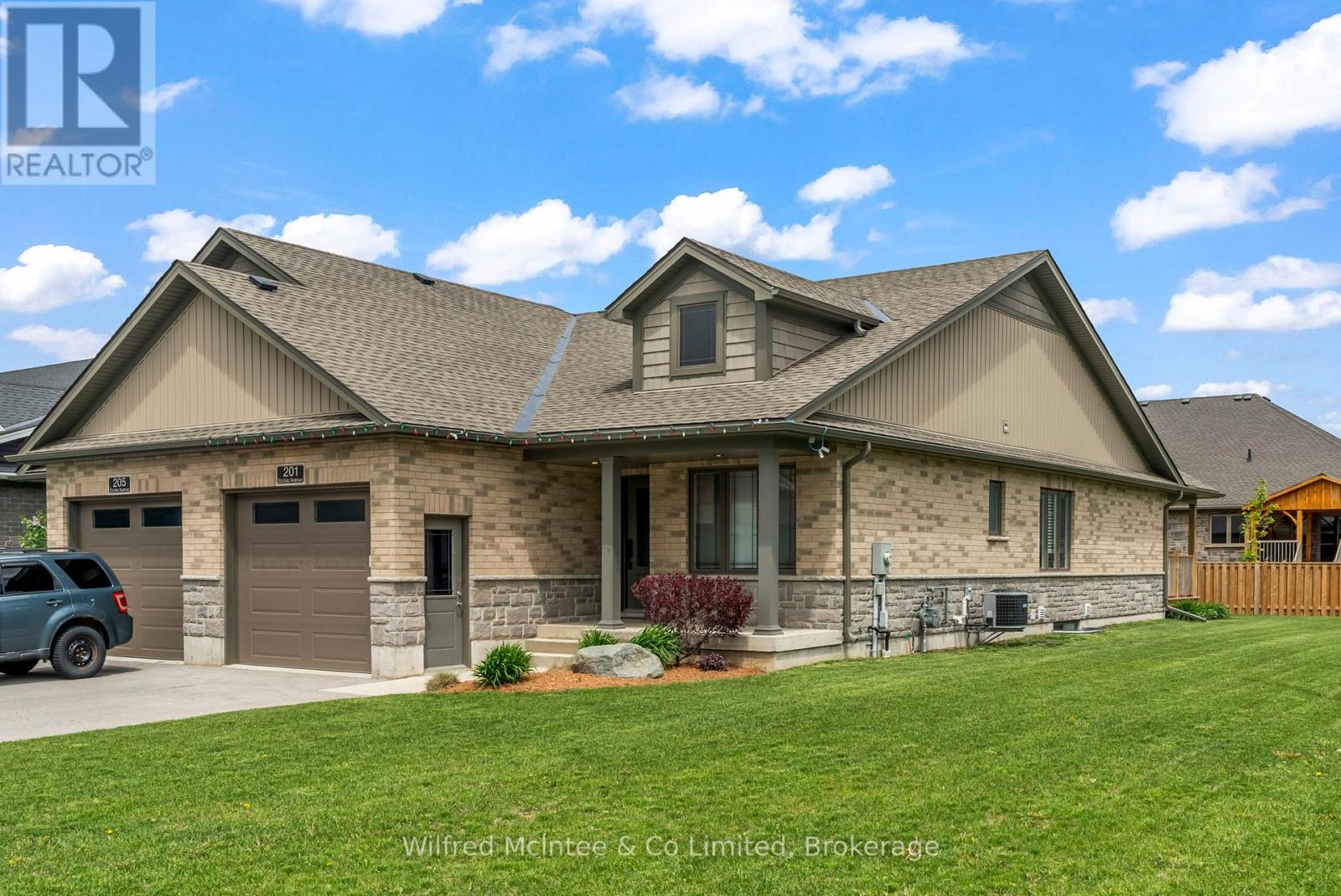 201 Eccles Avenue, West Grey, Ontario  N0G 1R0 - Photo 2 - X12173997