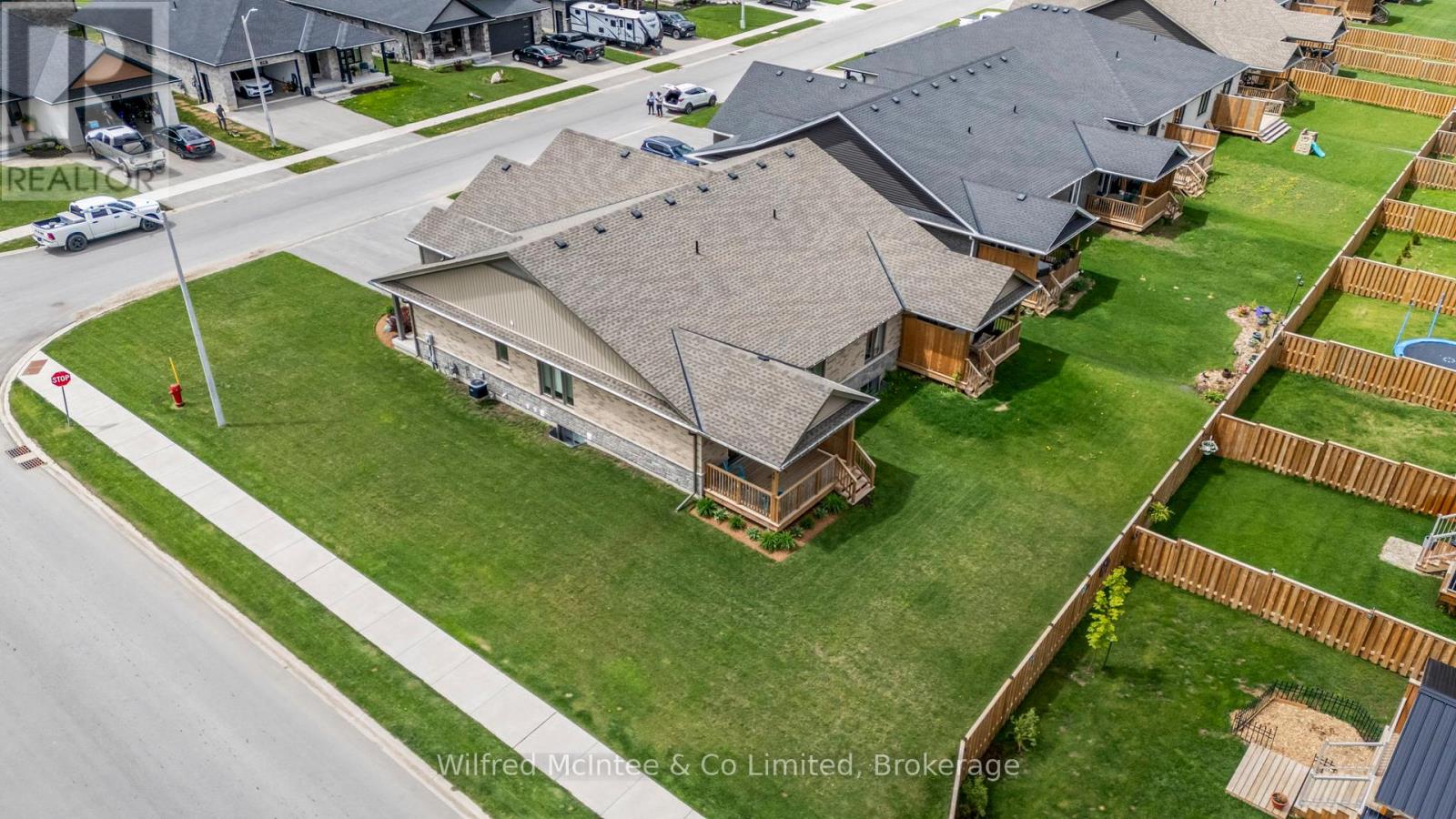 201 Eccles Avenue, West Grey, Ontario  N0G 1R0 - Photo 5 - X12173997