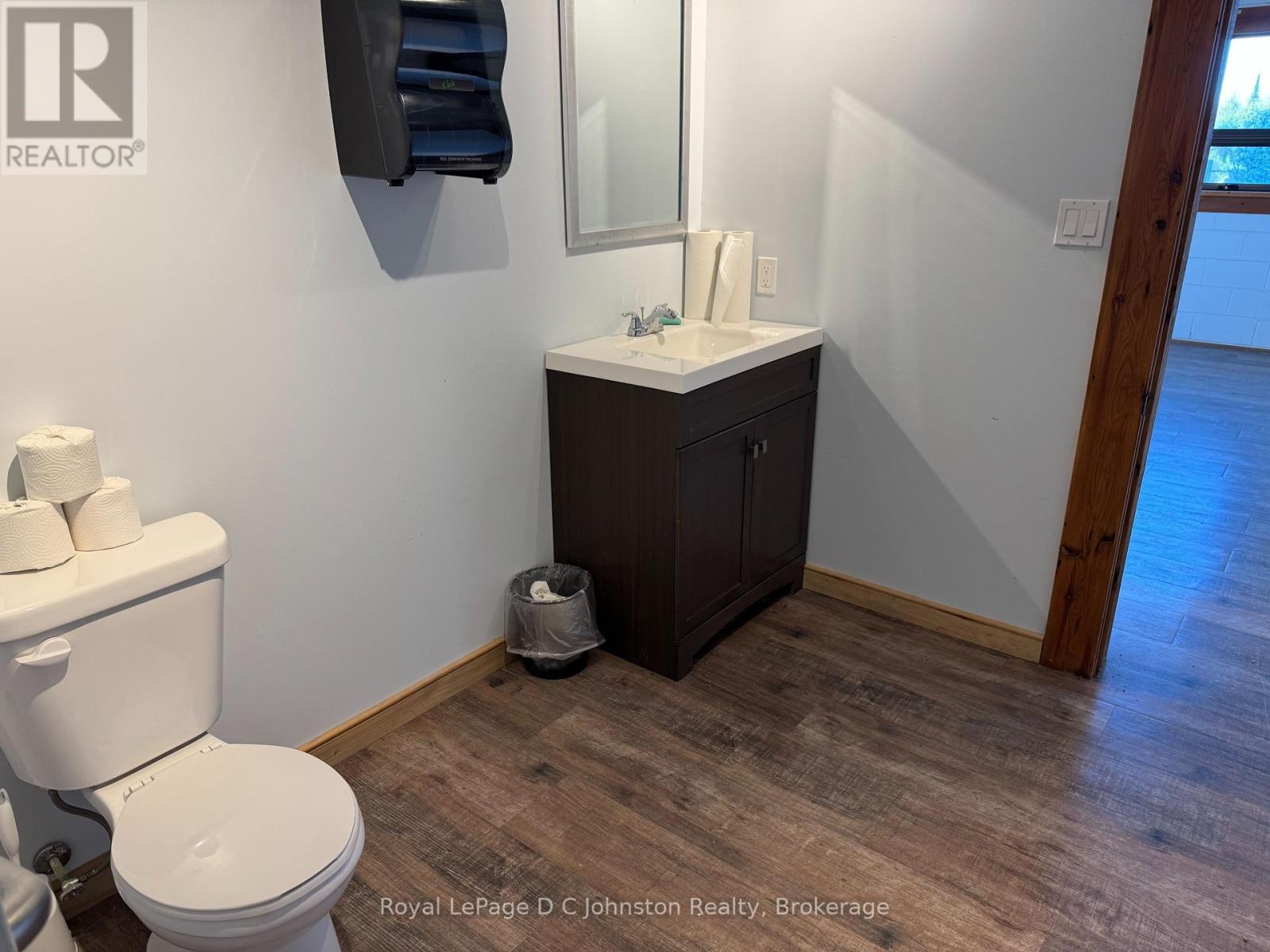 194 North Rankin Street, Saugeen Shores, Ontario  N0H 2L0 - Photo 8 - X12173999