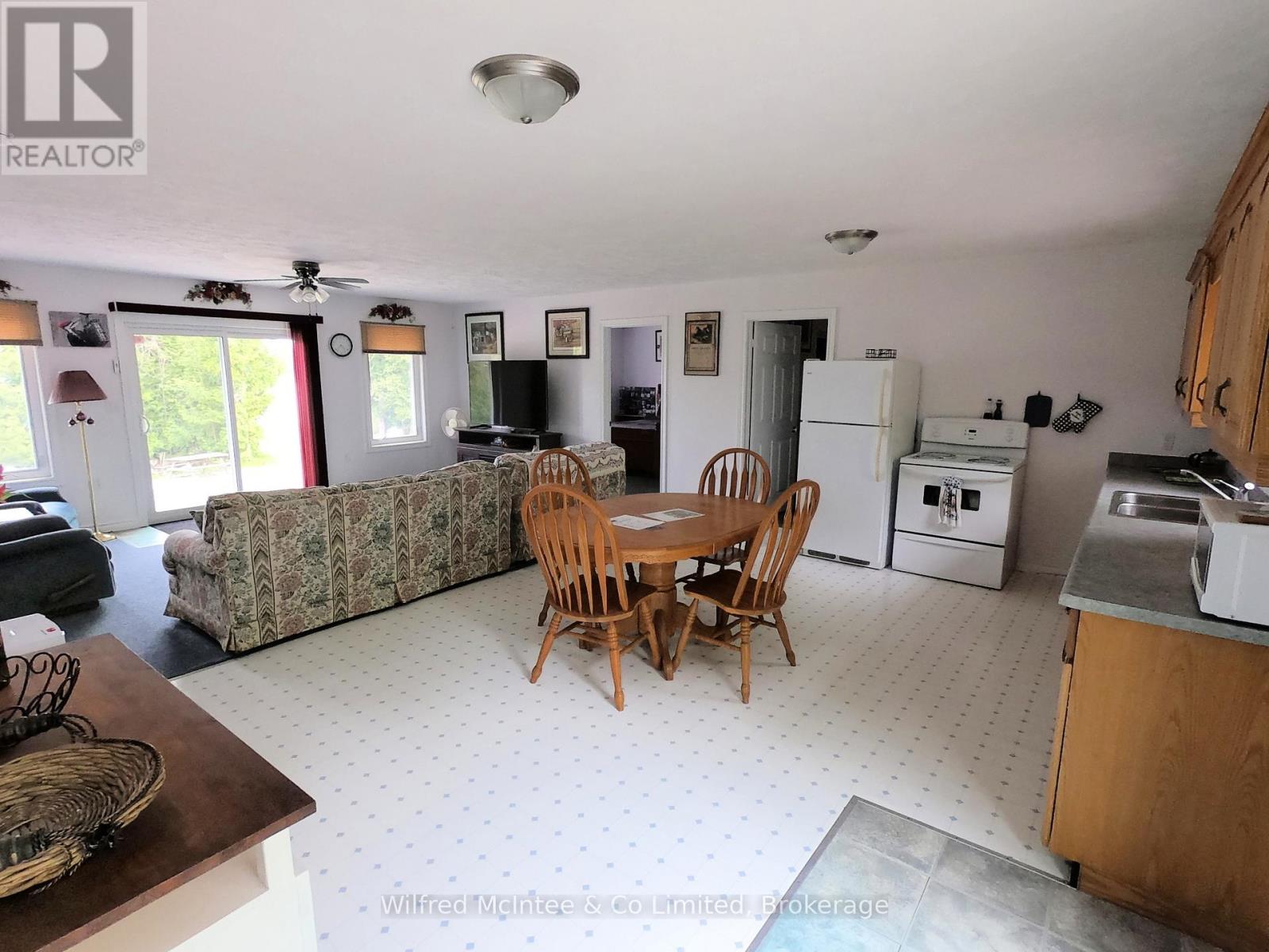 35 Bryant Street, South Bruce Peninsula, Ontario  N0H 2T0 - Photo 10 - X12174067