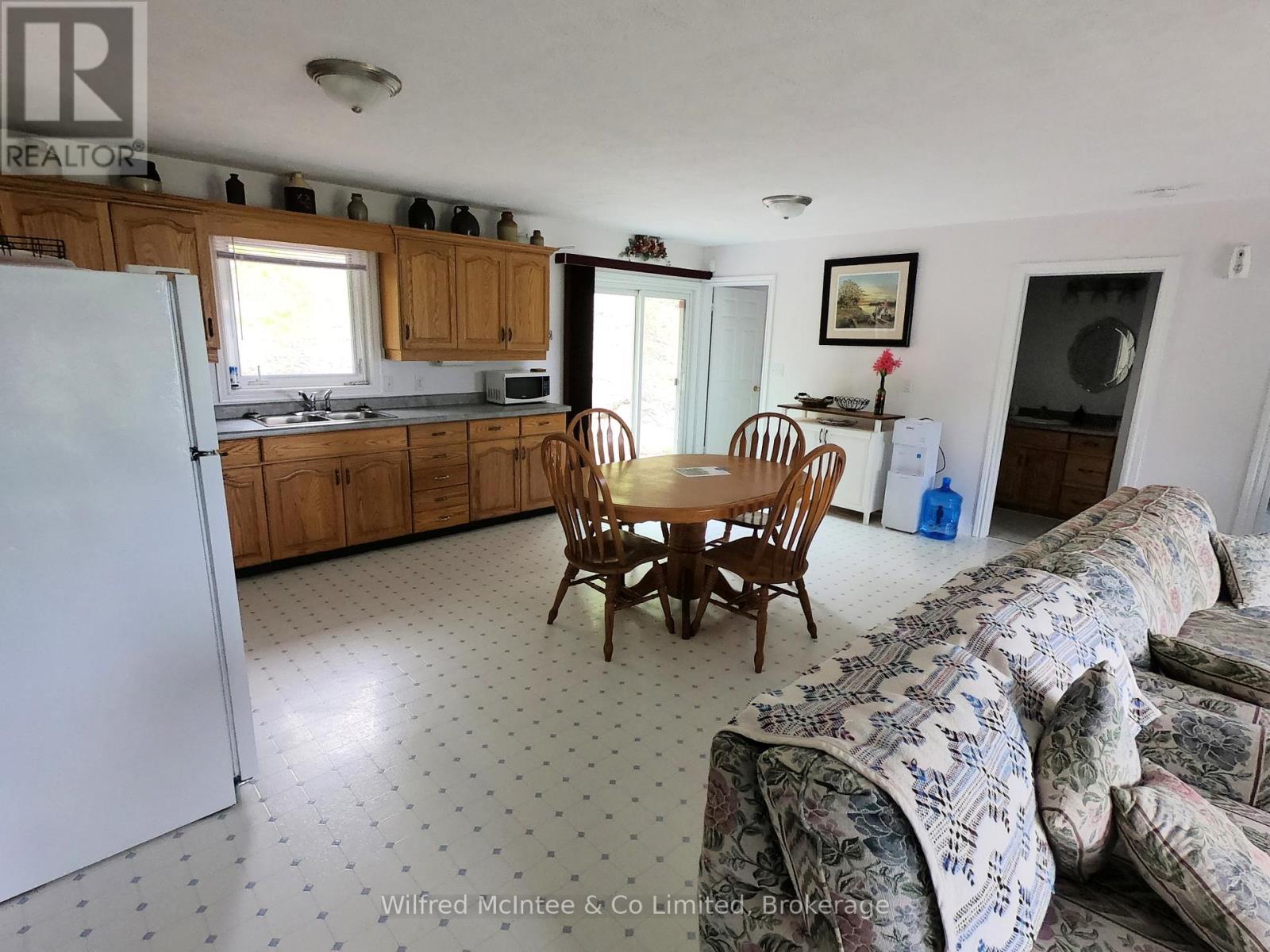 35 Bryant Street, South Bruce Peninsula, Ontario  N0H 2T0 - Photo 11 - X12174067