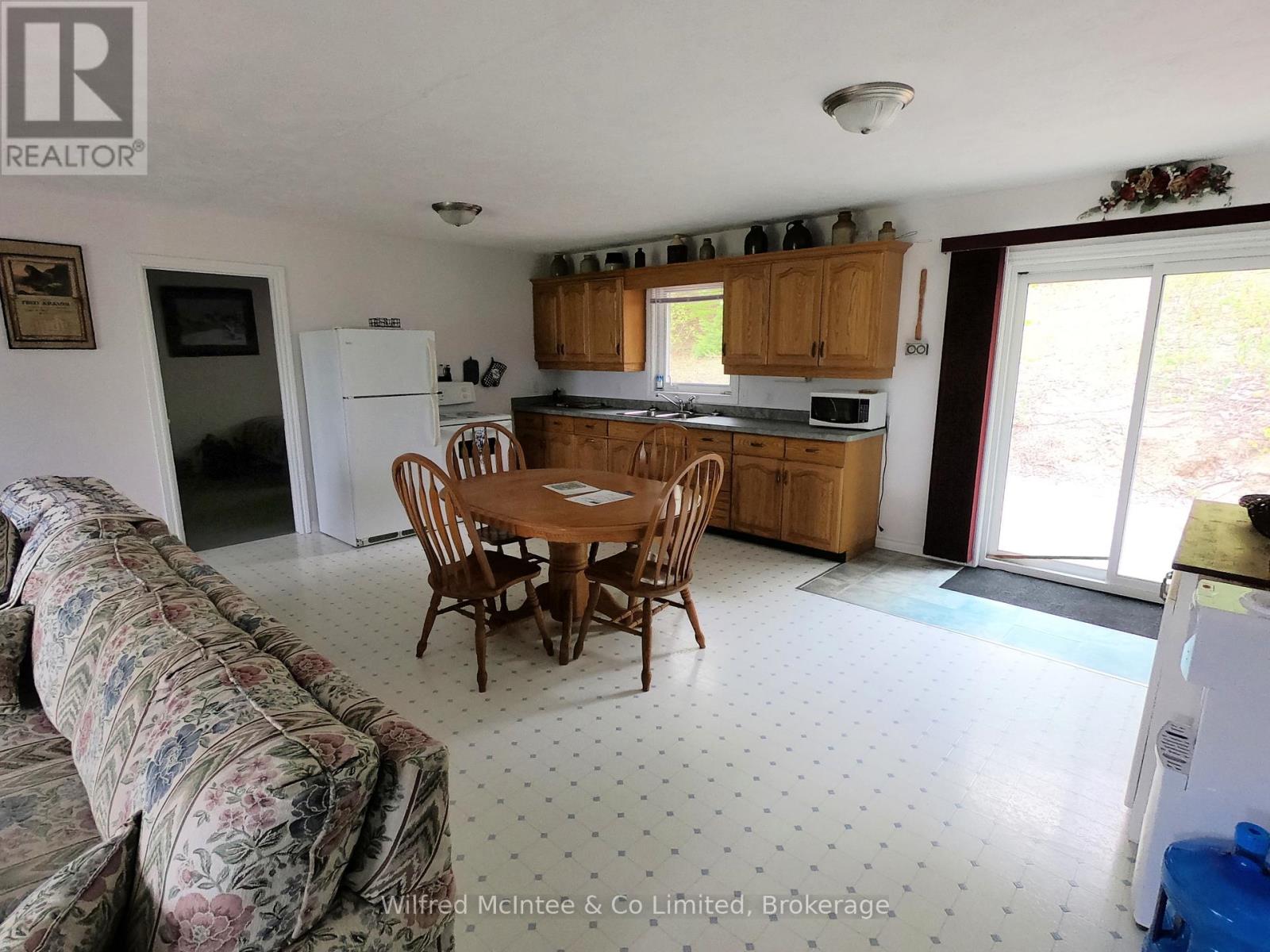 35 Bryant Street, South Bruce Peninsula, Ontario  N0H 2T0 - Photo 9 - X12174067