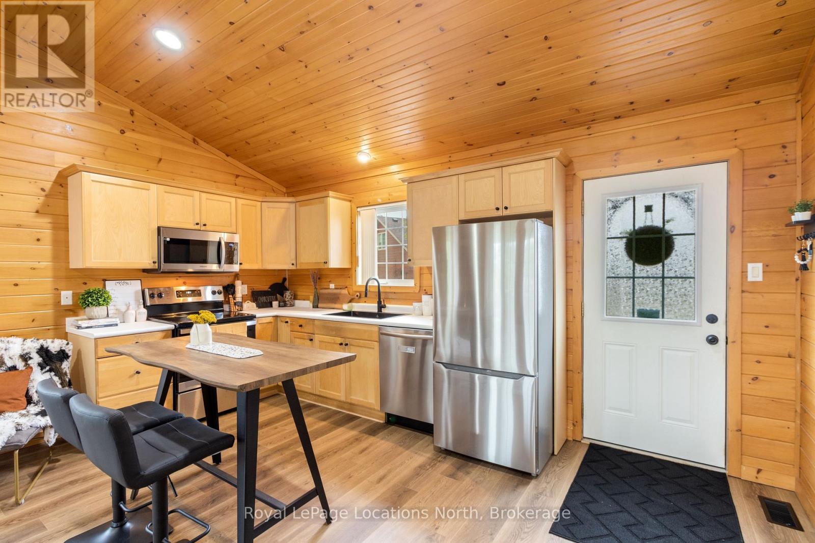 15 Madawaska Trail, Wasaga Beach, Ontario  L9Z 1X7 - Photo 5 - S12175070