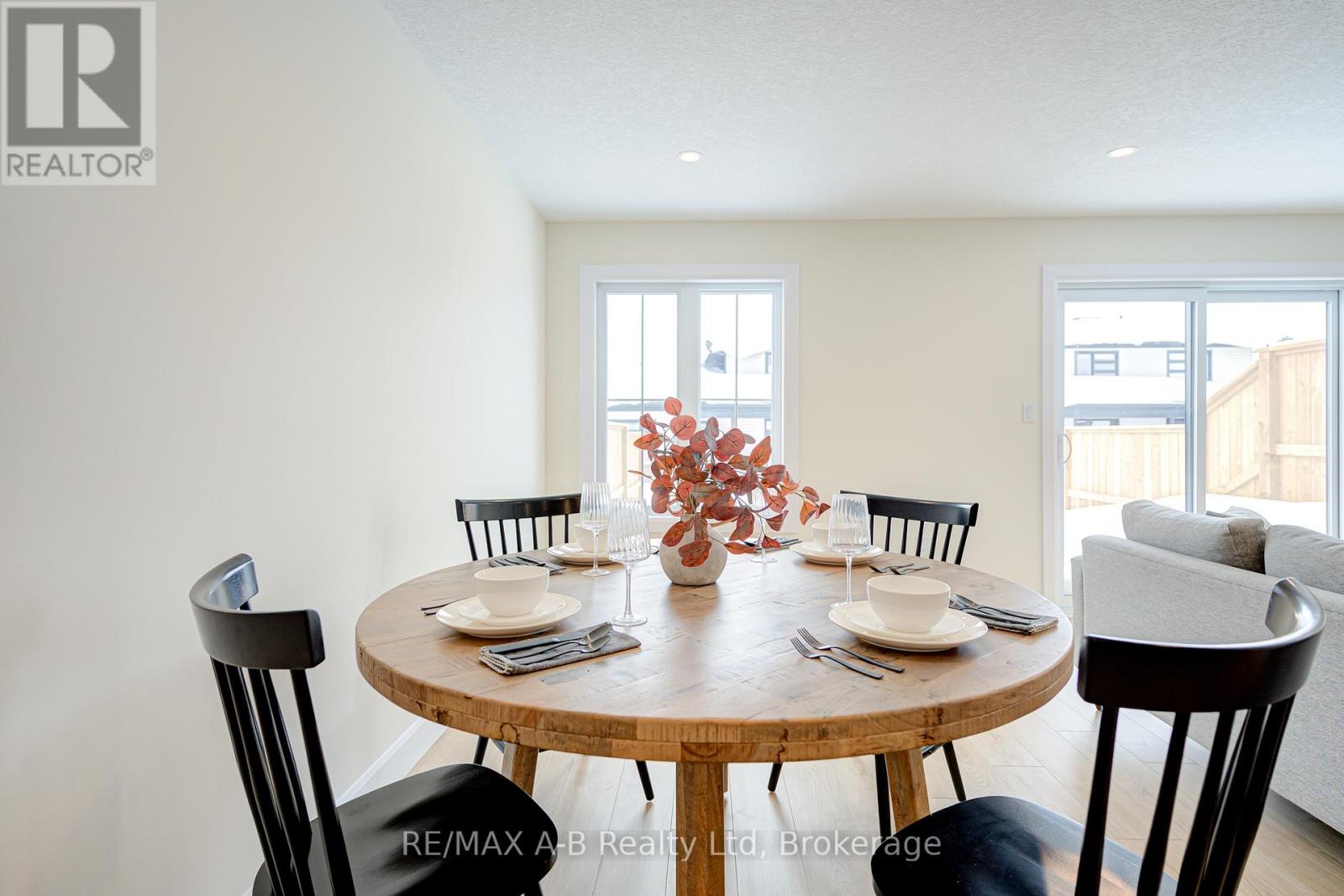 28 Linda Drive, Huron East, Ontario  N0K 1W0 - Photo 10 - X12175304