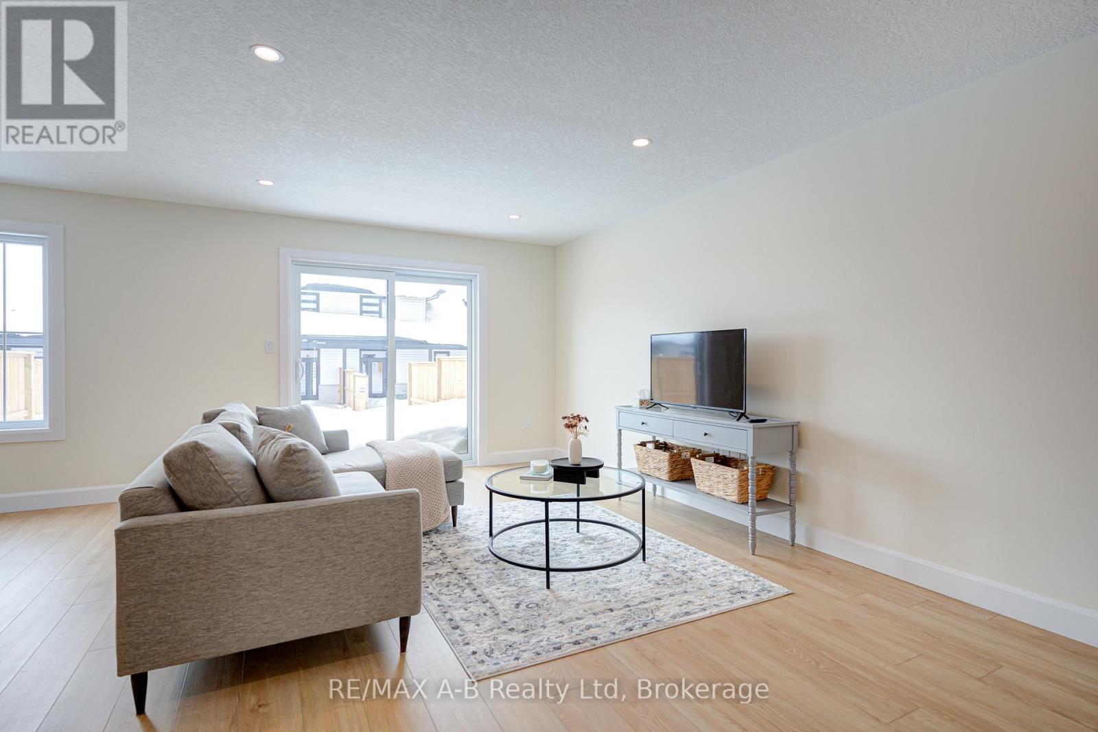 28 Linda Drive, Huron East, Ontario  N0K 1W0 - Photo 13 - X12175304