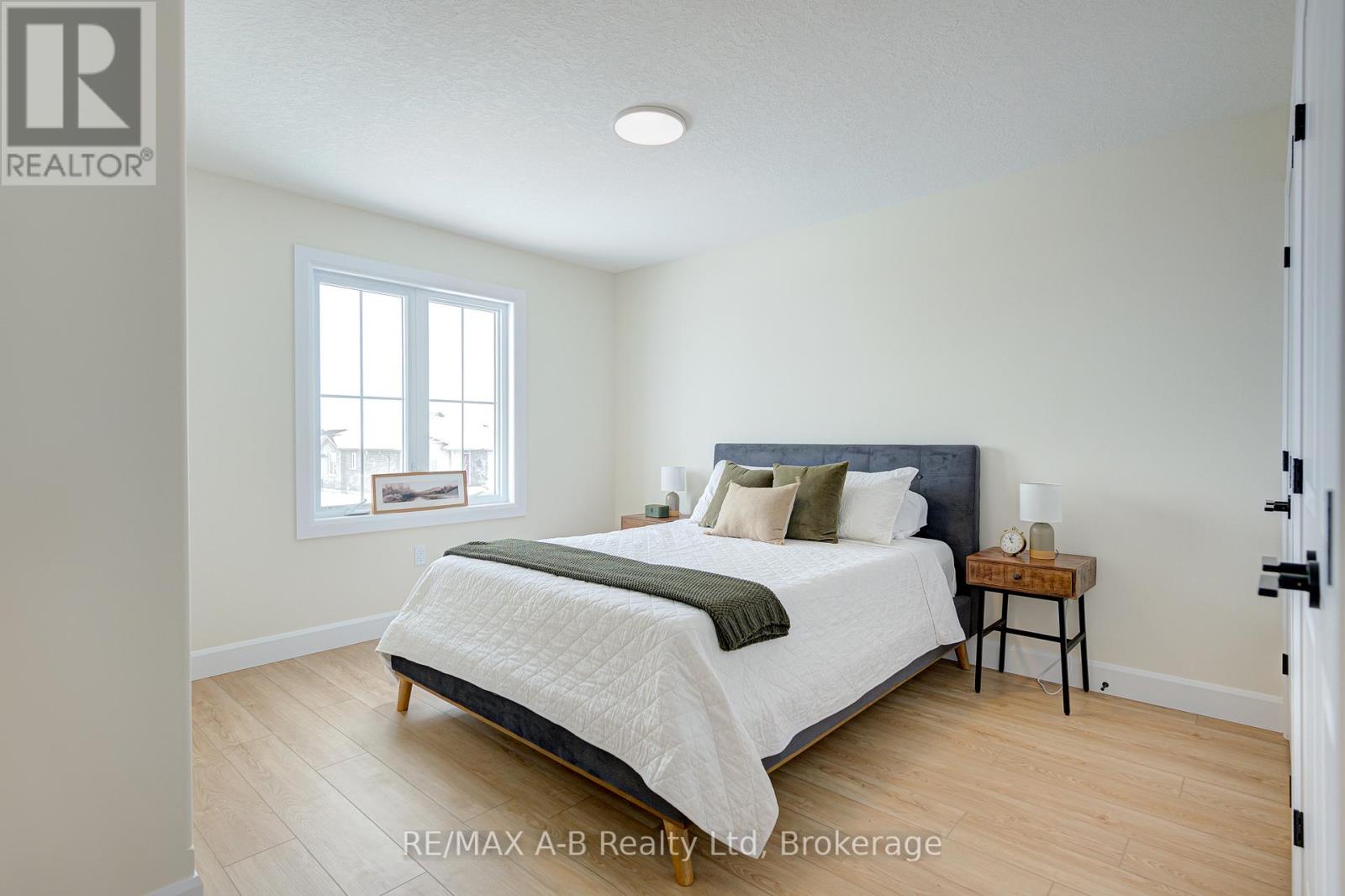 28 Linda Drive, Huron East, Ontario  N0K 1W0 - Photo 16 - X12175304