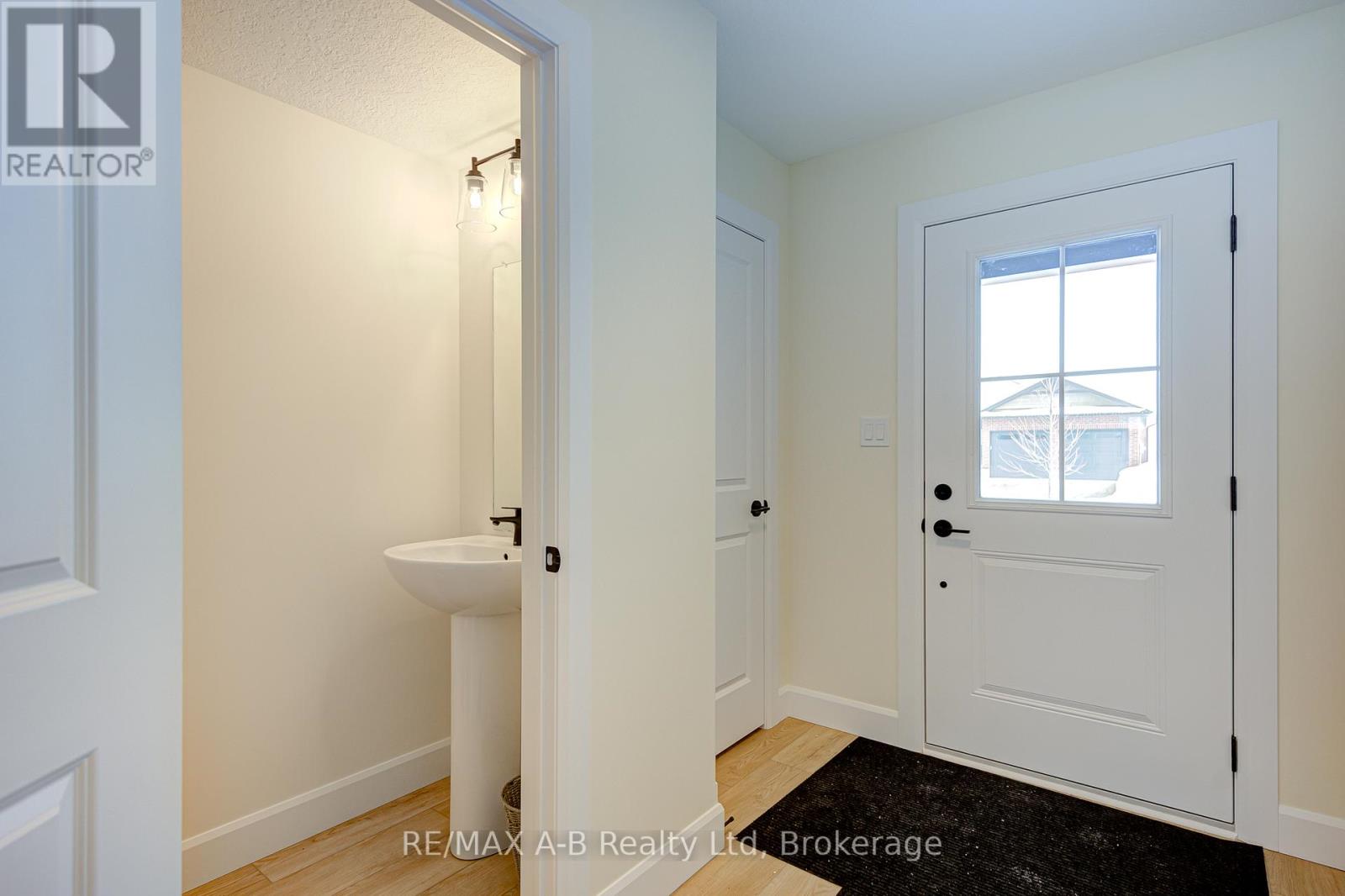 28 Linda Drive, Huron East, Ontario  N0K 1W0 - Photo 2 - X12175304