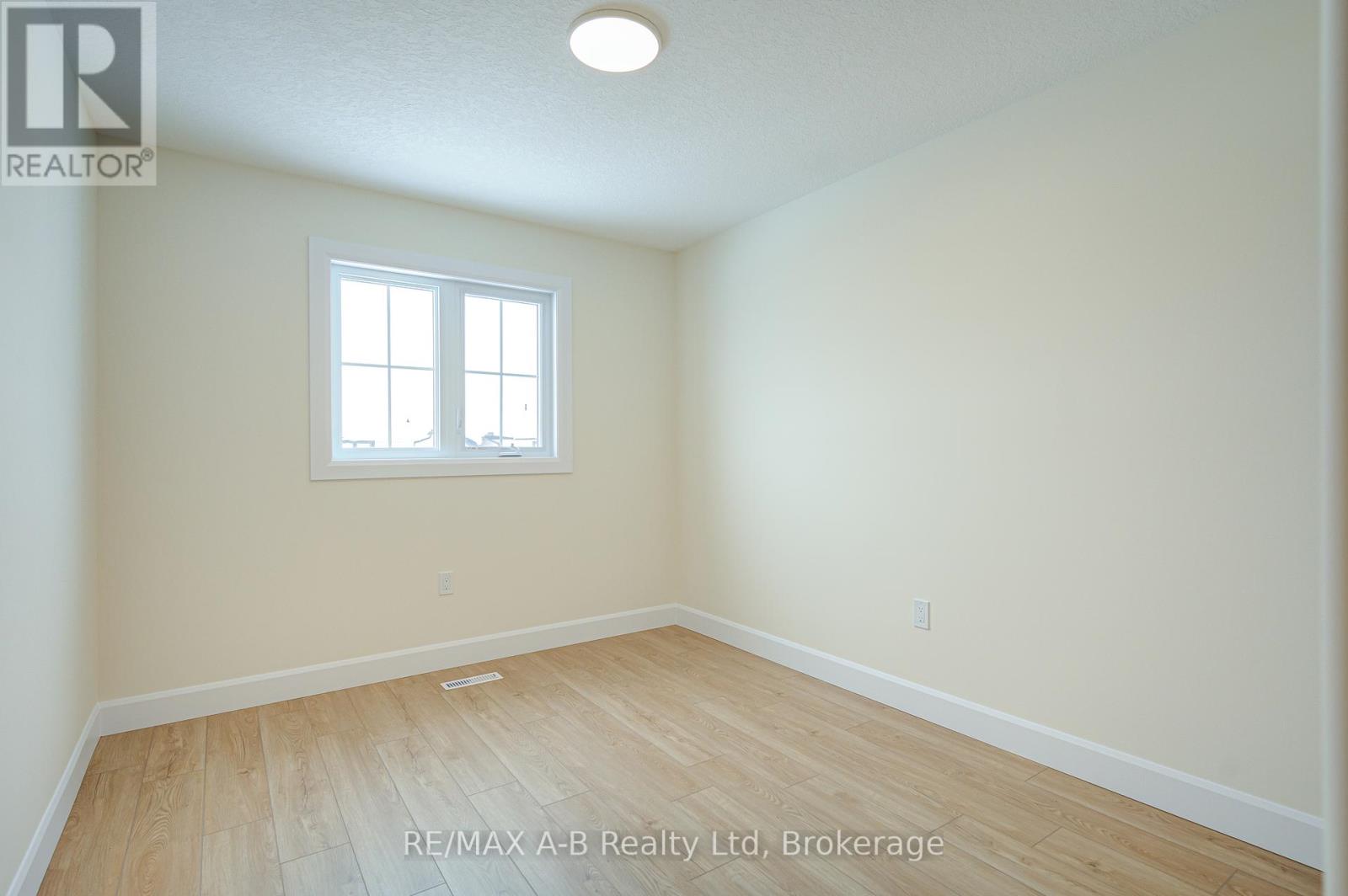28 Linda Drive, Huron East, Ontario  N0K 1W0 - Photo 20 - X12175304