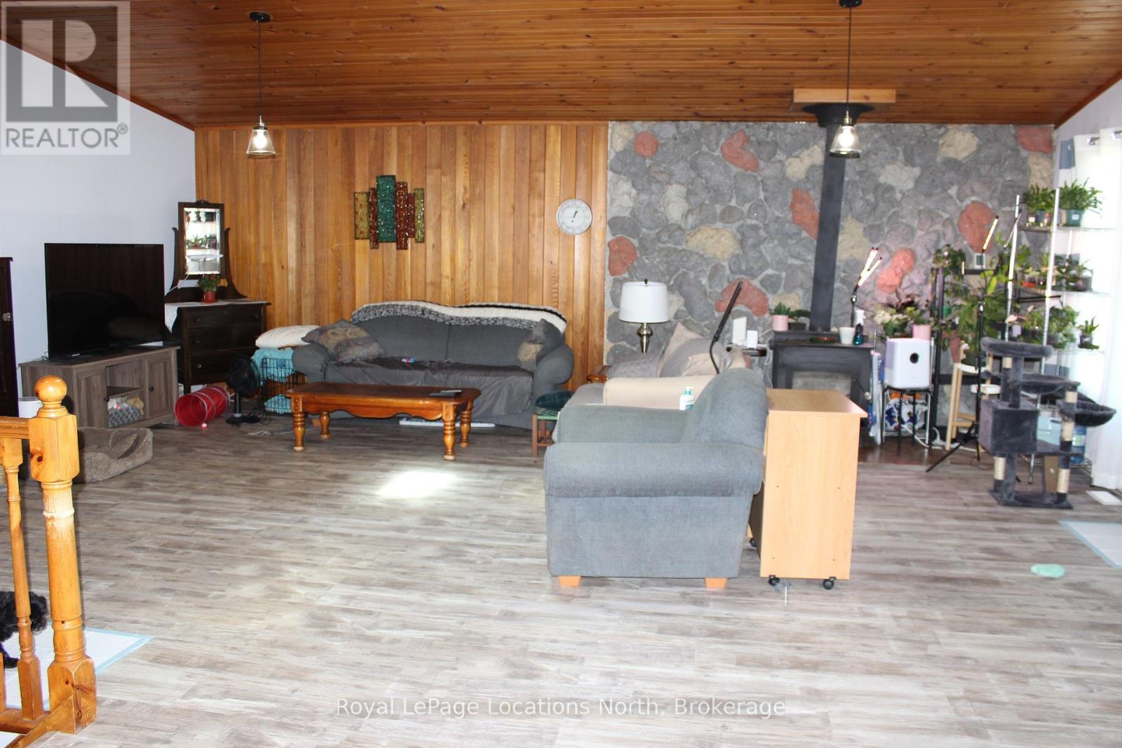 30 Earl Street, Wasaga Beach, Ontario  L9Z 2M6 - Photo 12 - S12176337