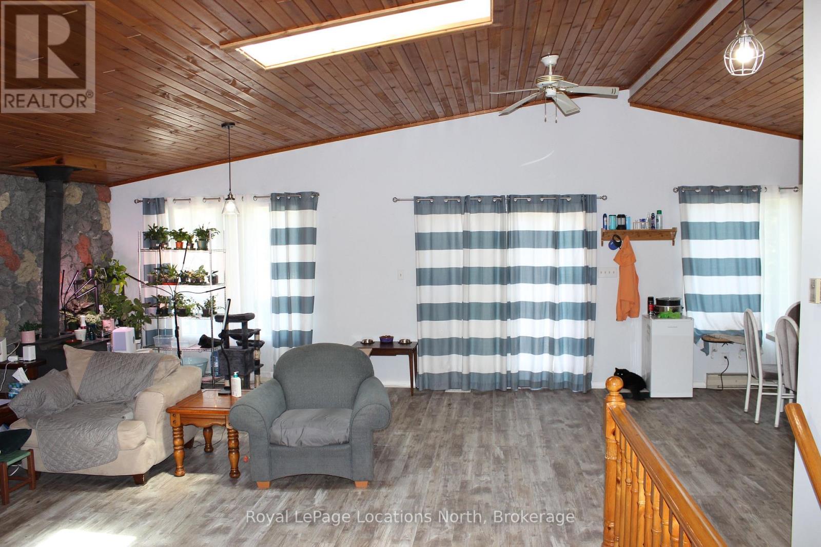 30 Earl Street, Wasaga Beach, Ontario  L9Z 2M6 - Photo 16 - S12176337