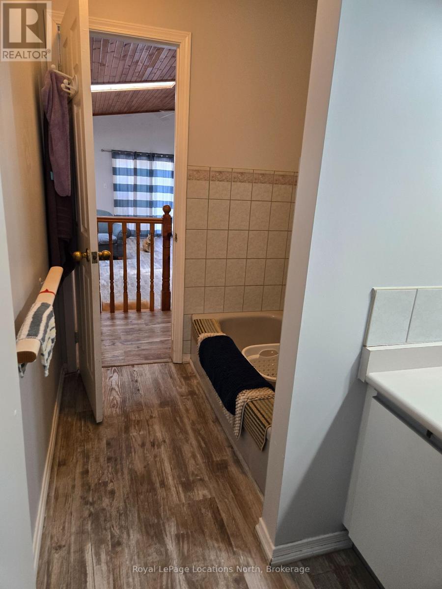 30 Earl Street, Wasaga Beach, Ontario  L9Z 2M6 - Photo 20 - S12176337