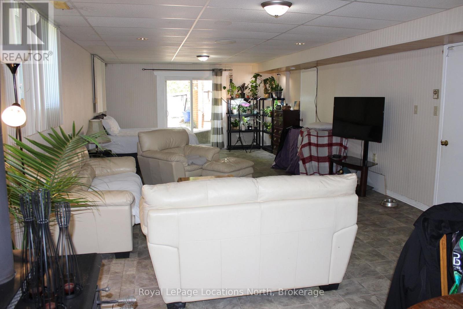 30 Earl Street, Wasaga Beach, Ontario  L9Z 2M6 - Photo 23 - S12176337
