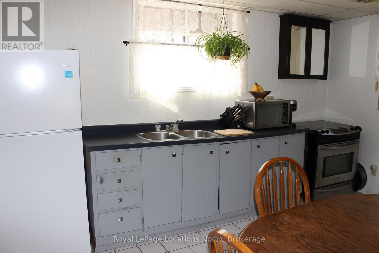 30 Earl Street, Wasaga Beach, Ontario  L9Z 2M6 - Photo 26 - S12176337