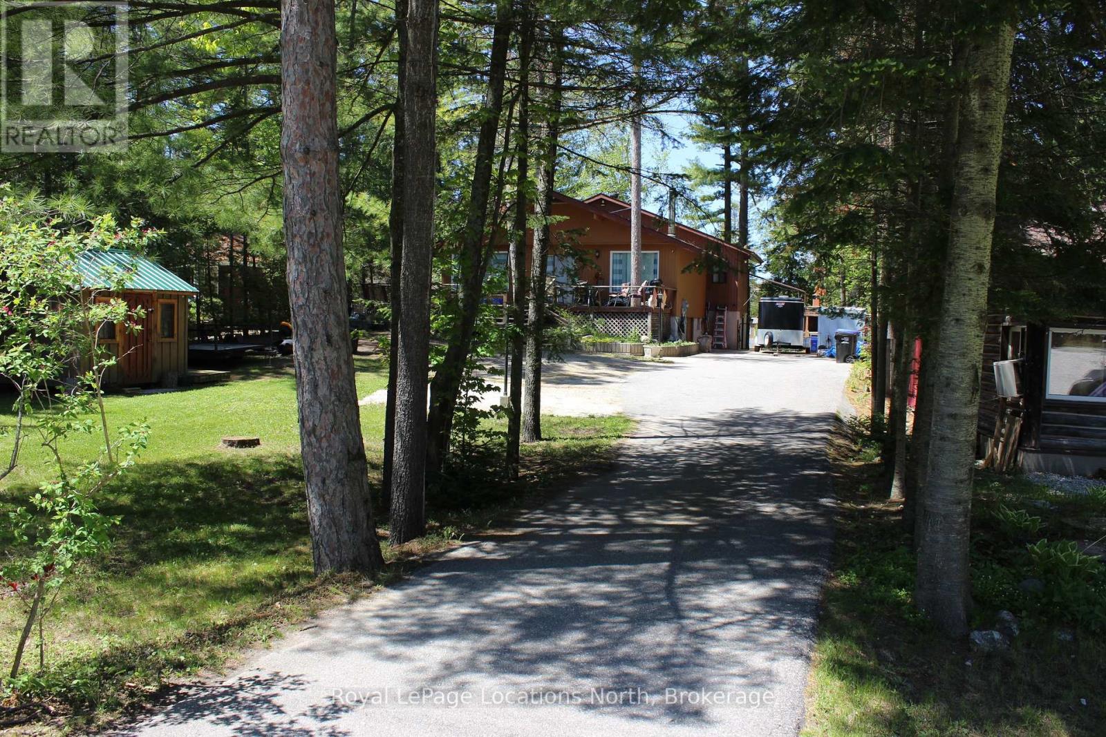 30 Earl Street, Wasaga Beach, Ontario  L9Z 2M6 - Photo 3 - S12176337