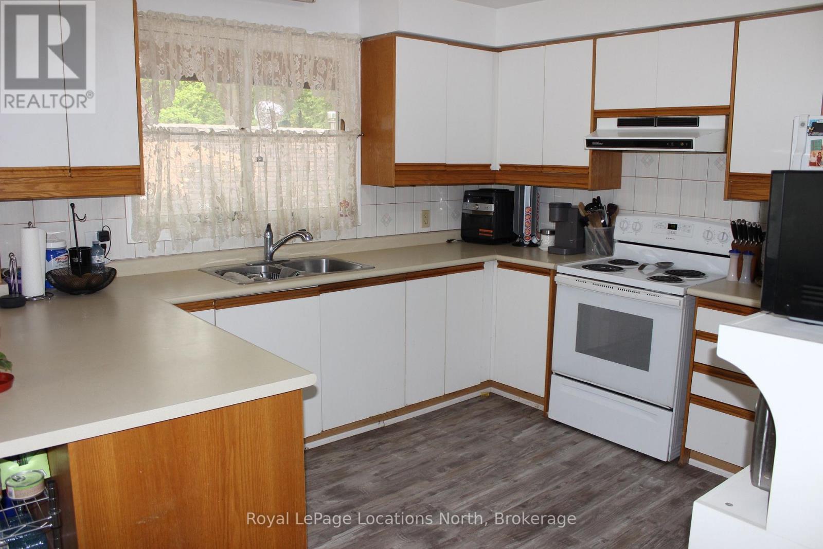 30 Earl Street, Wasaga Beach, Ontario  L9Z 2M6 - Photo 8 - S12176337