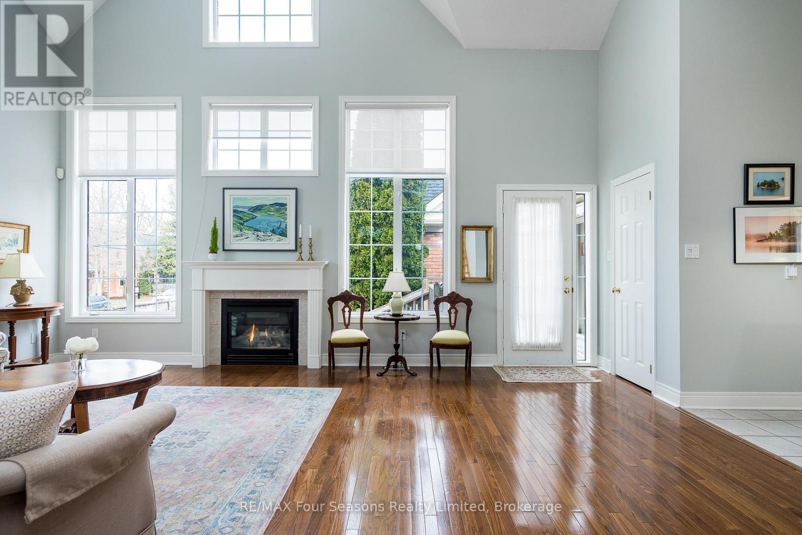 145 Ontario Street, Collingwood, Ontario  L9Y 4M4 - Photo 4 - S12176486