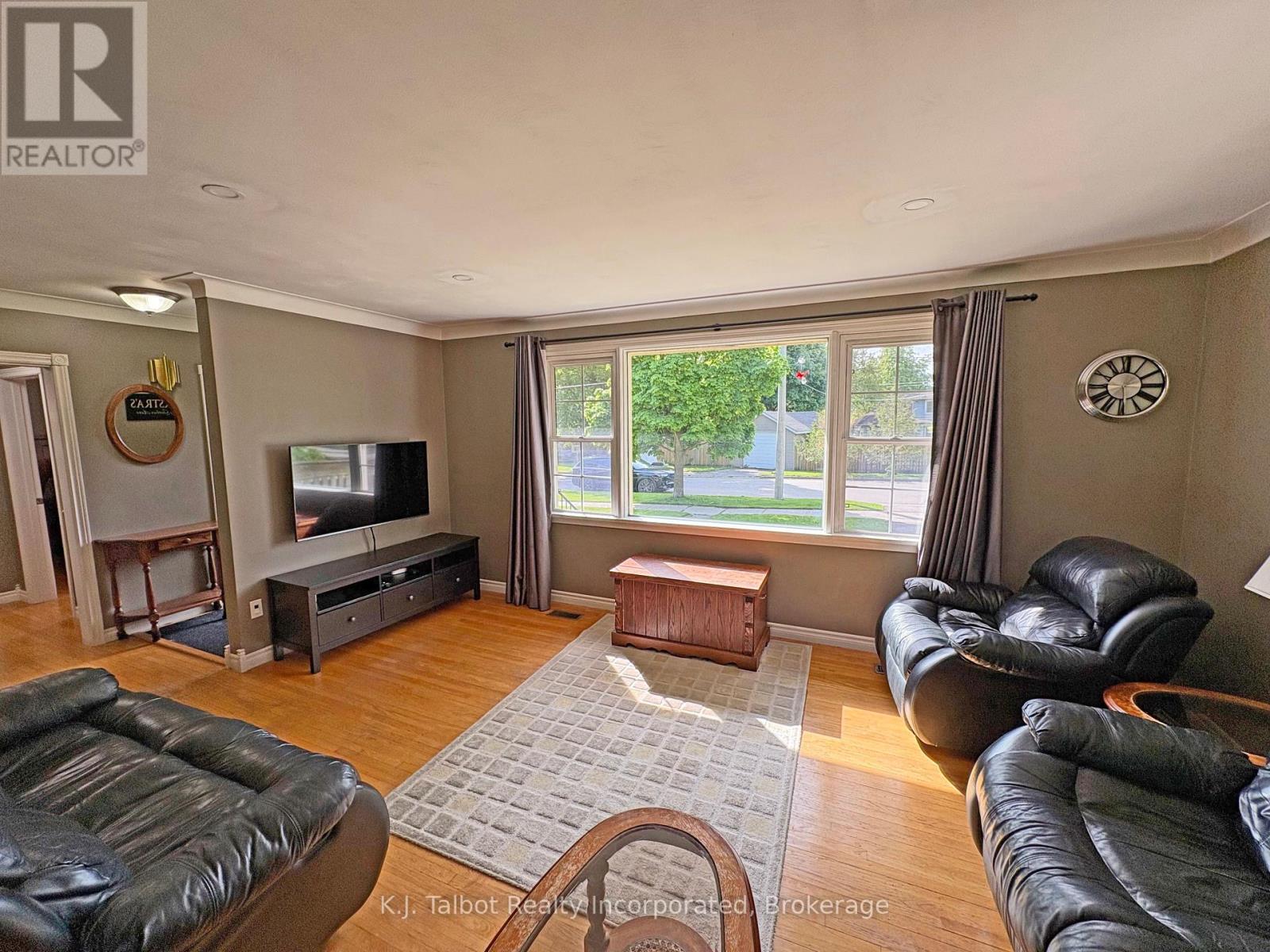 35 Napier Street, Goderich, Ontario  N7A 1W2 - Photo 6 - X12176650