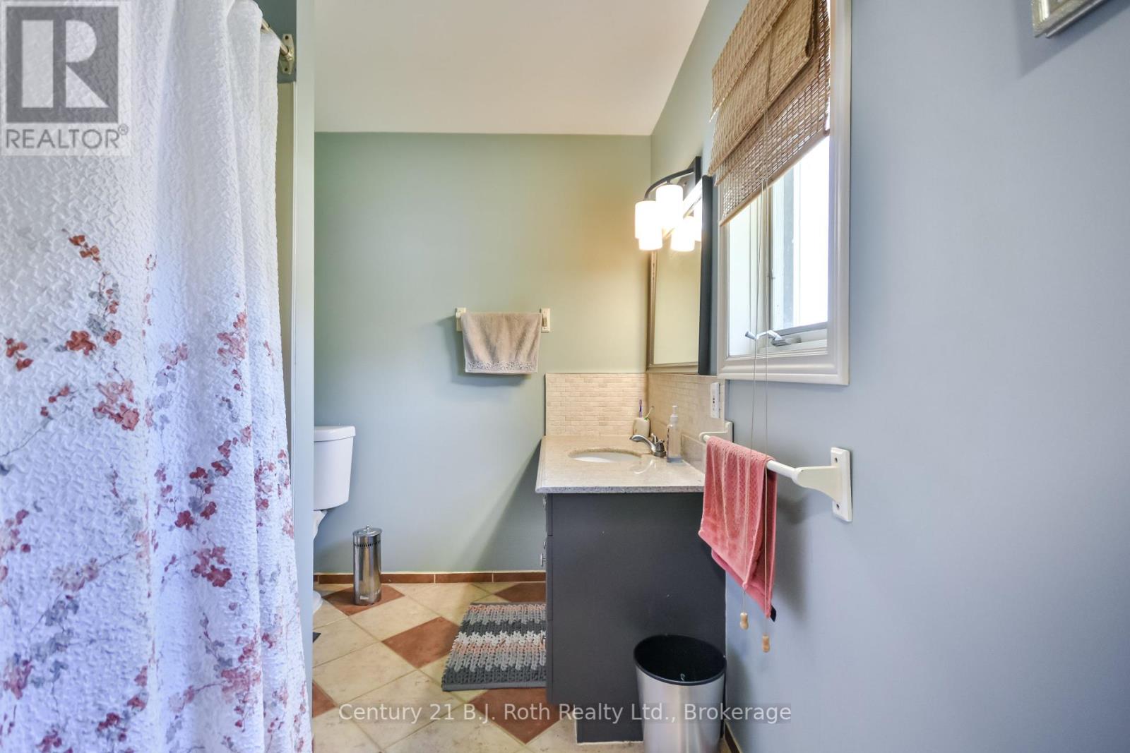 95 Maskinonge Road, Tay, Ontario  L0K 2A0 - Photo 13 - S12177209