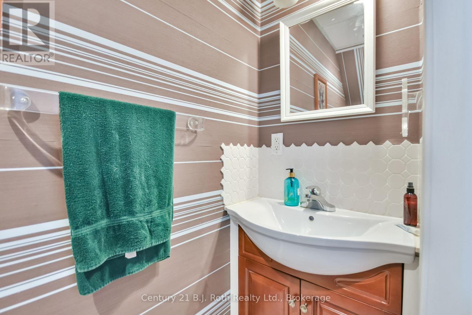 95 Maskinonge Road, Tay, Ontario  L0K 2A0 - Photo 17 - S12177209