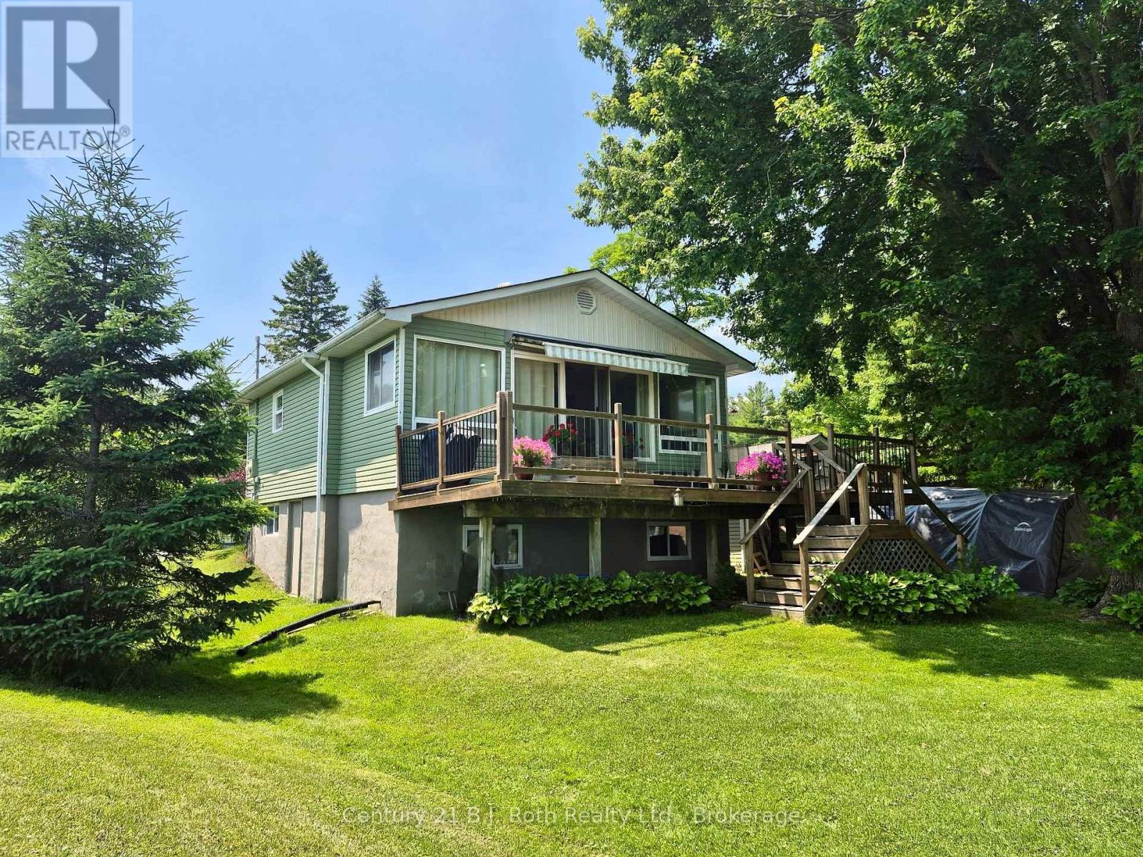 95 Maskinonge Road, Tay, Ontario  L0K 2A0 - Photo 4 - S12177209