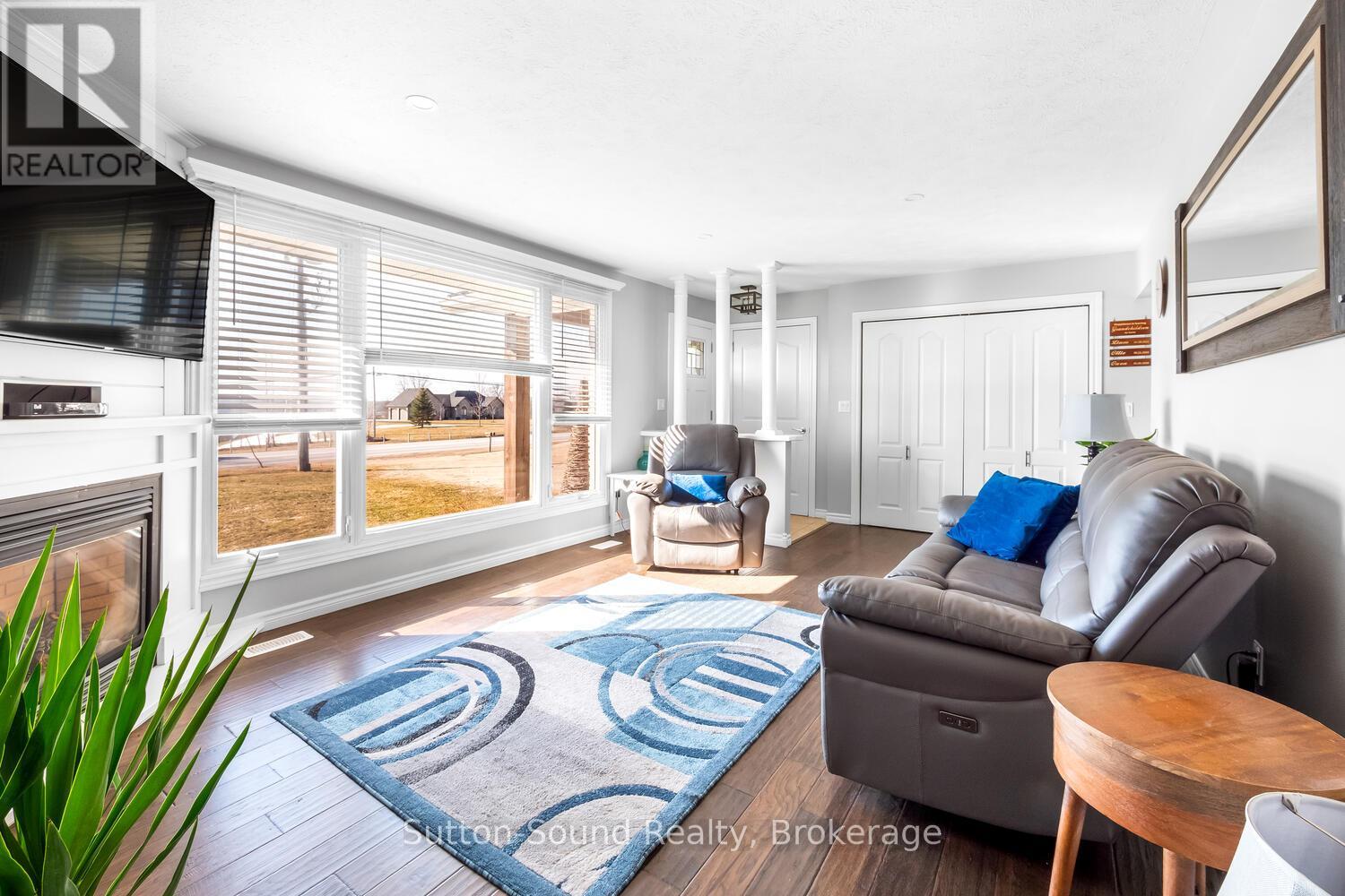 202093 21 Highway, Georgian Bluffs, Ontario  N4K 5N7 - Photo 6 - X12178263